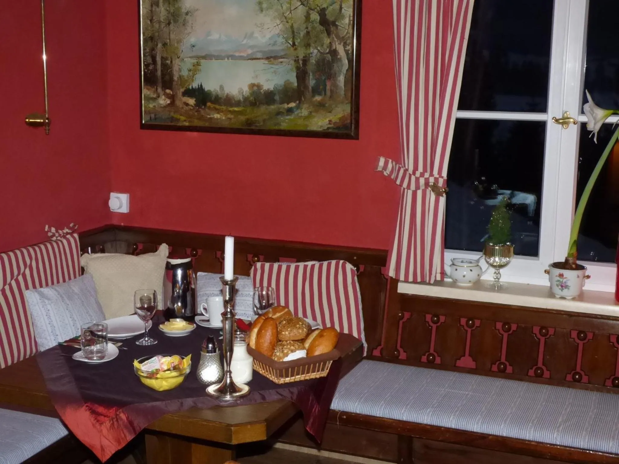 Restaurant/places to eat in Bäckeralm© - B&B 16 +