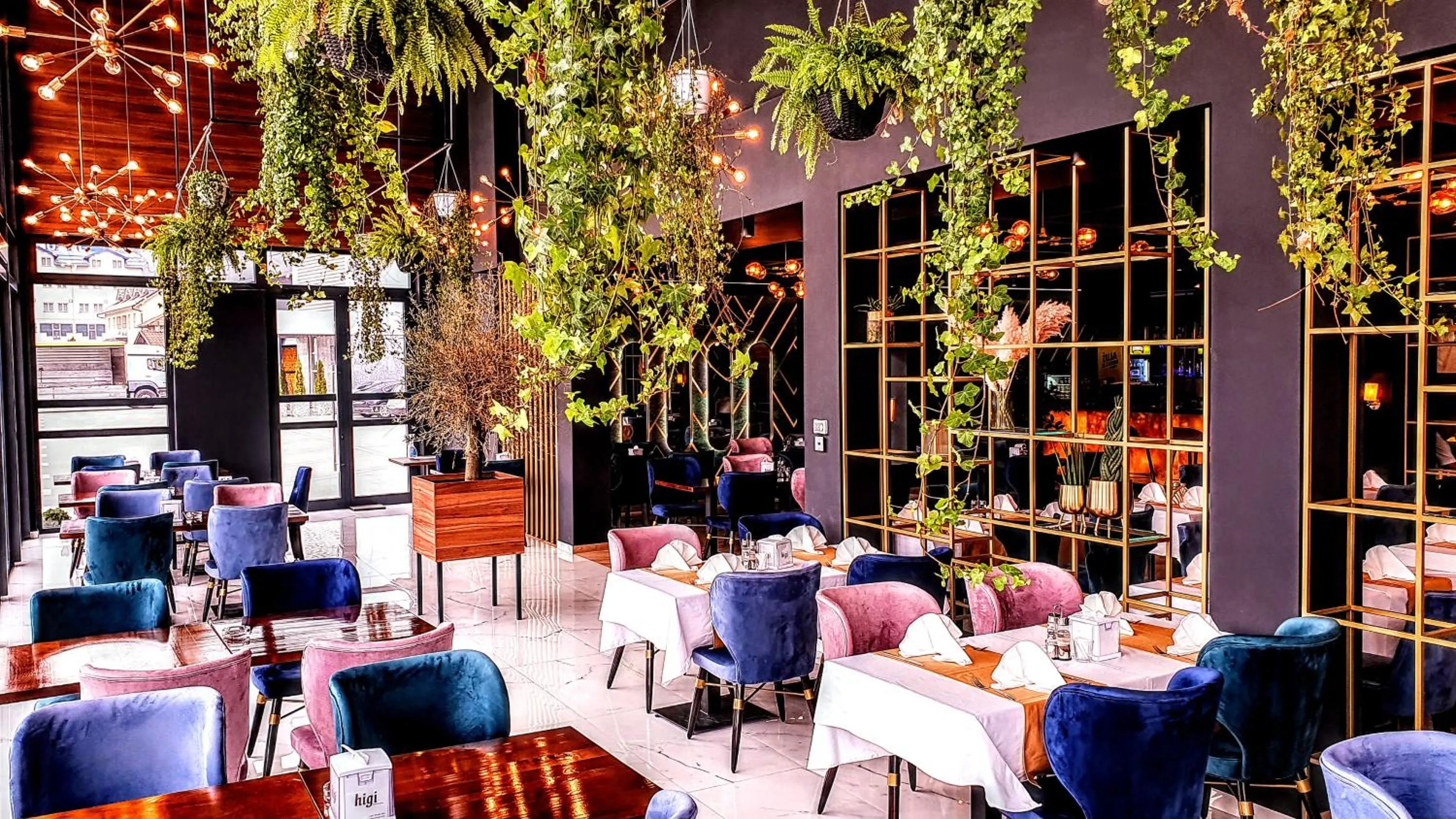 Restaurant/places to eat in Hotel IN