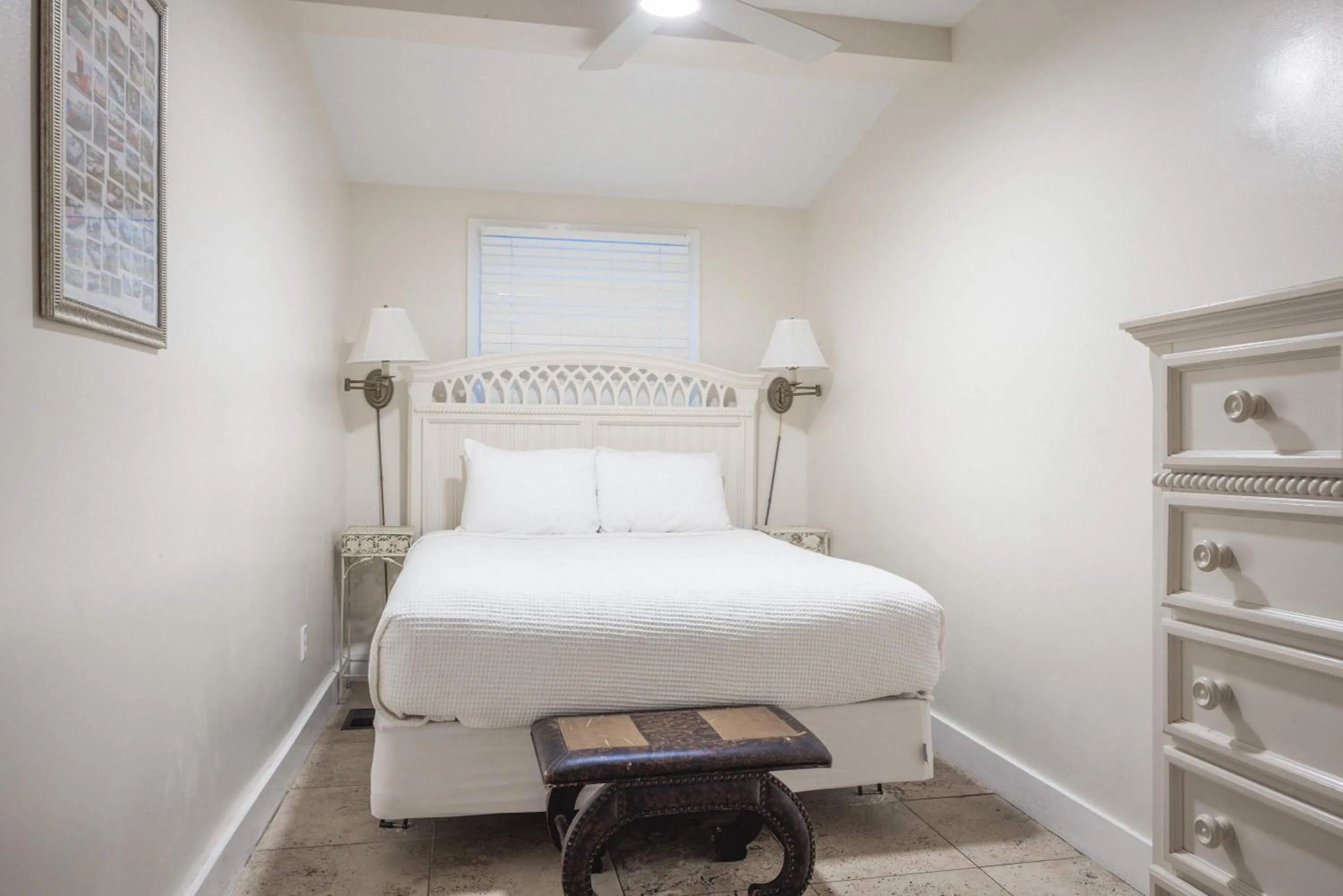 Bed in Sea Breeze -Great Location!