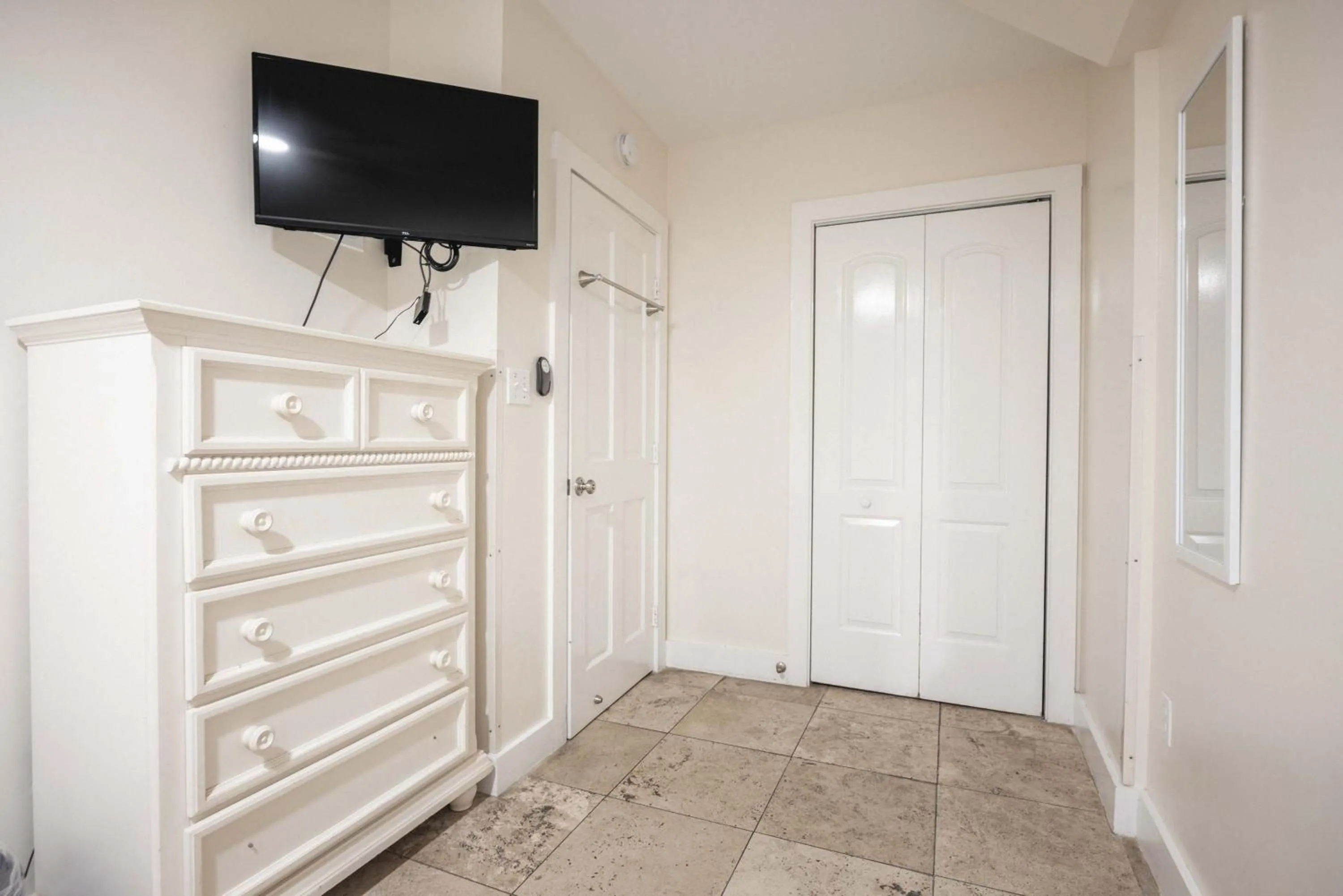 Sea Breeze -Great Location!