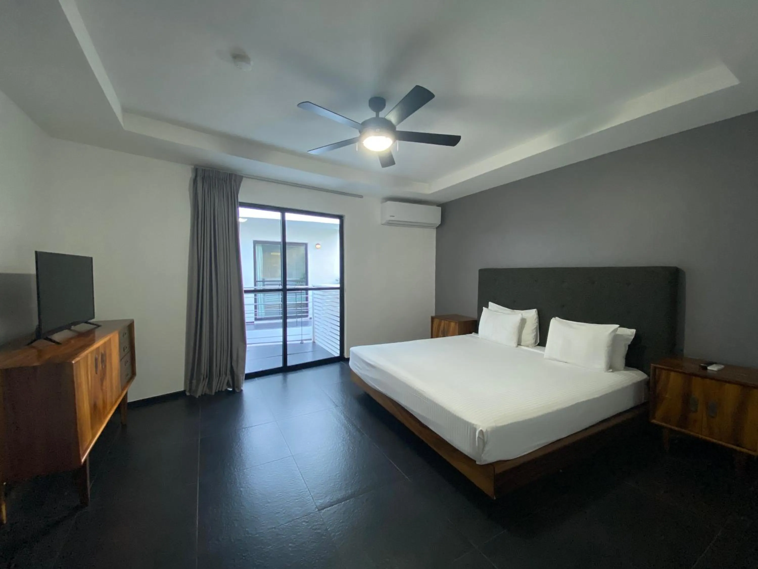 Bed in Sole Suites Apartments Playa del Carmen