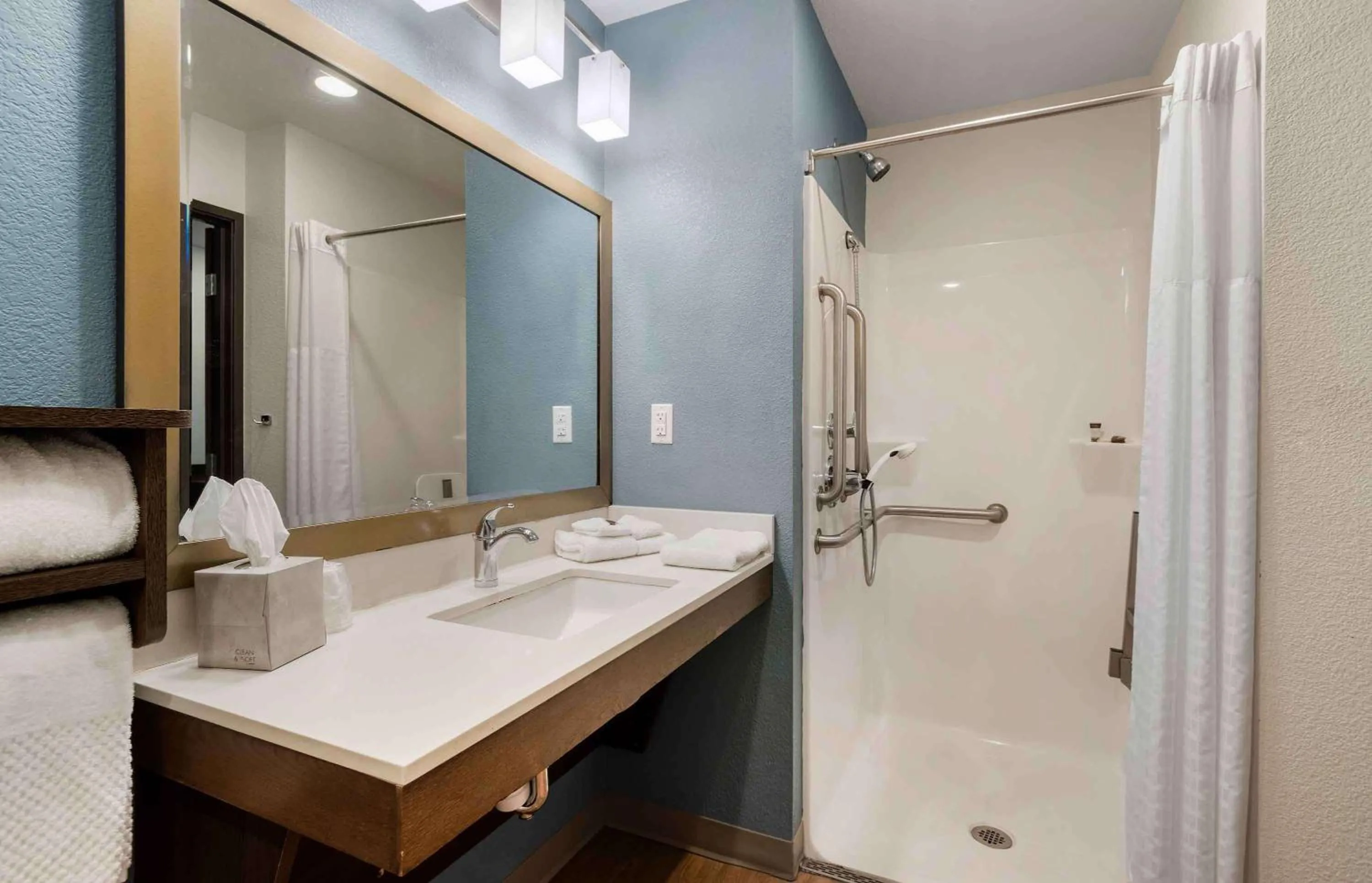 Bathroom in Extended Stay America Suites - Charlotte - Matthews