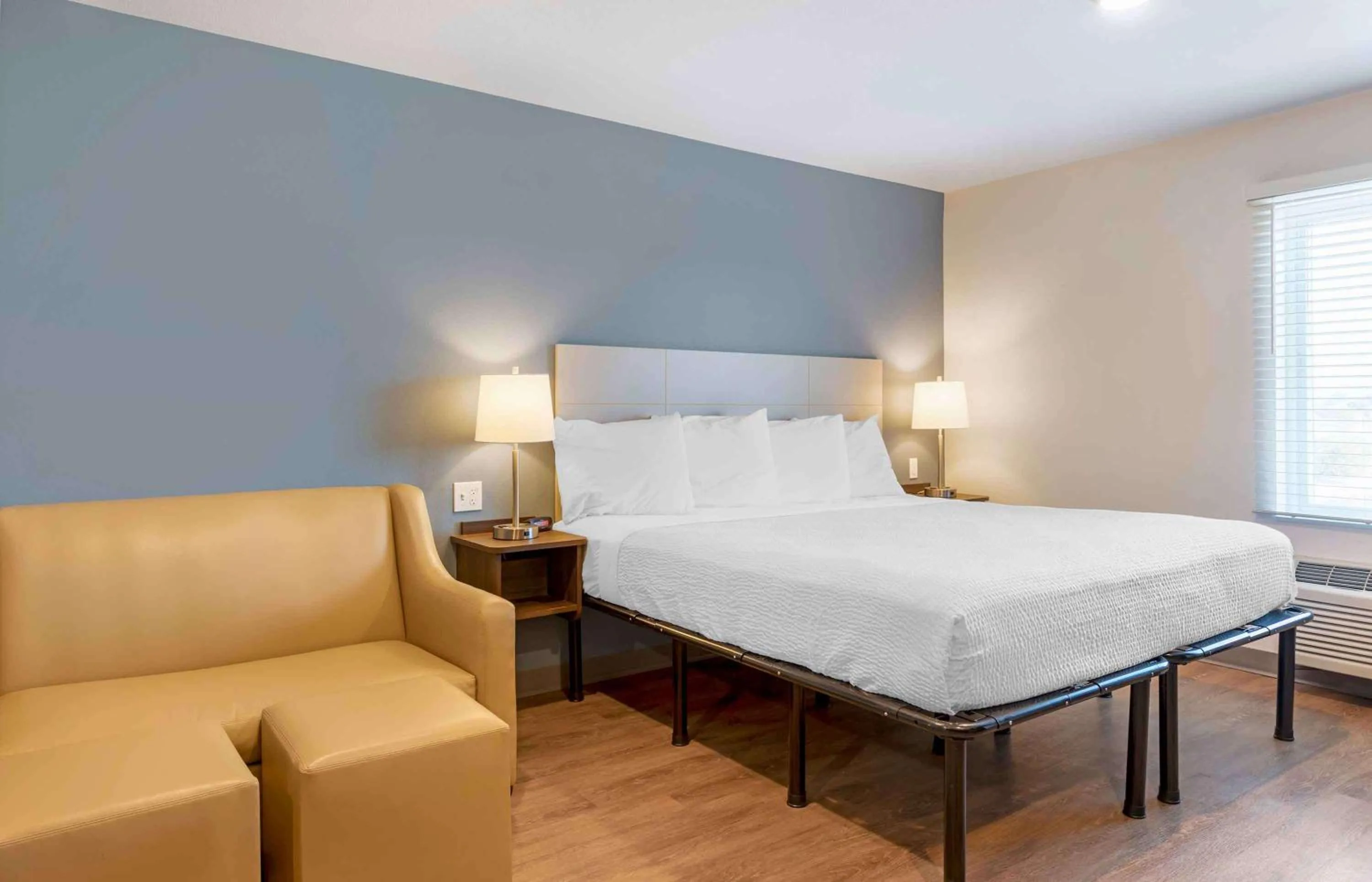 Bedroom, Bed in Extended Stay America Suites - Charlotte - Matthews