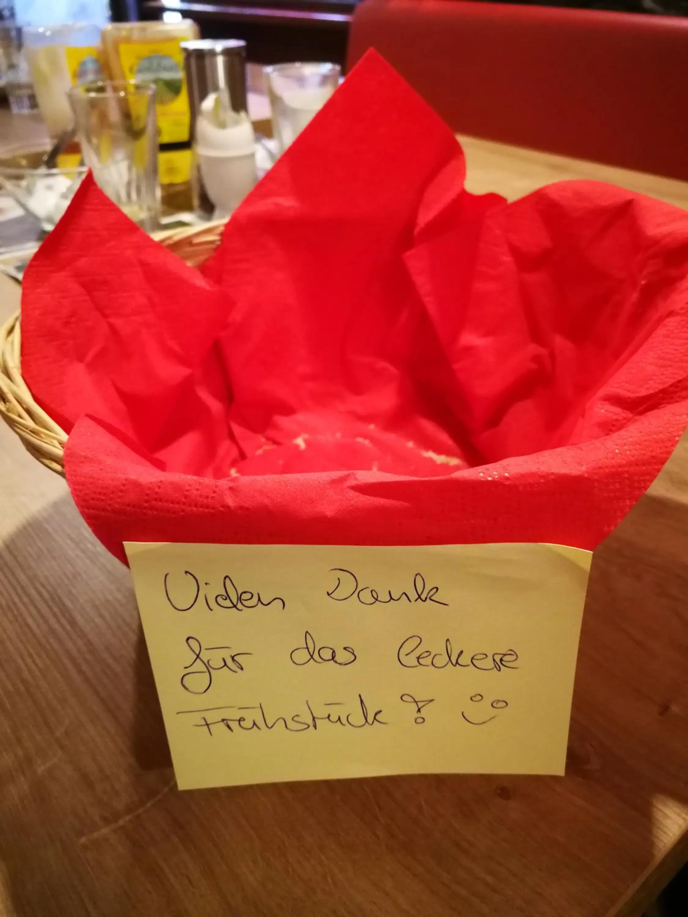 Breakfast in AKZENT Land-Hotel Zum Schwan, Garni WEILERSWIST-METTERNICH, 3 E-LADESTATIONEN, Nähe PHANTASIALAND, PALMENPARADIES Euskirchen