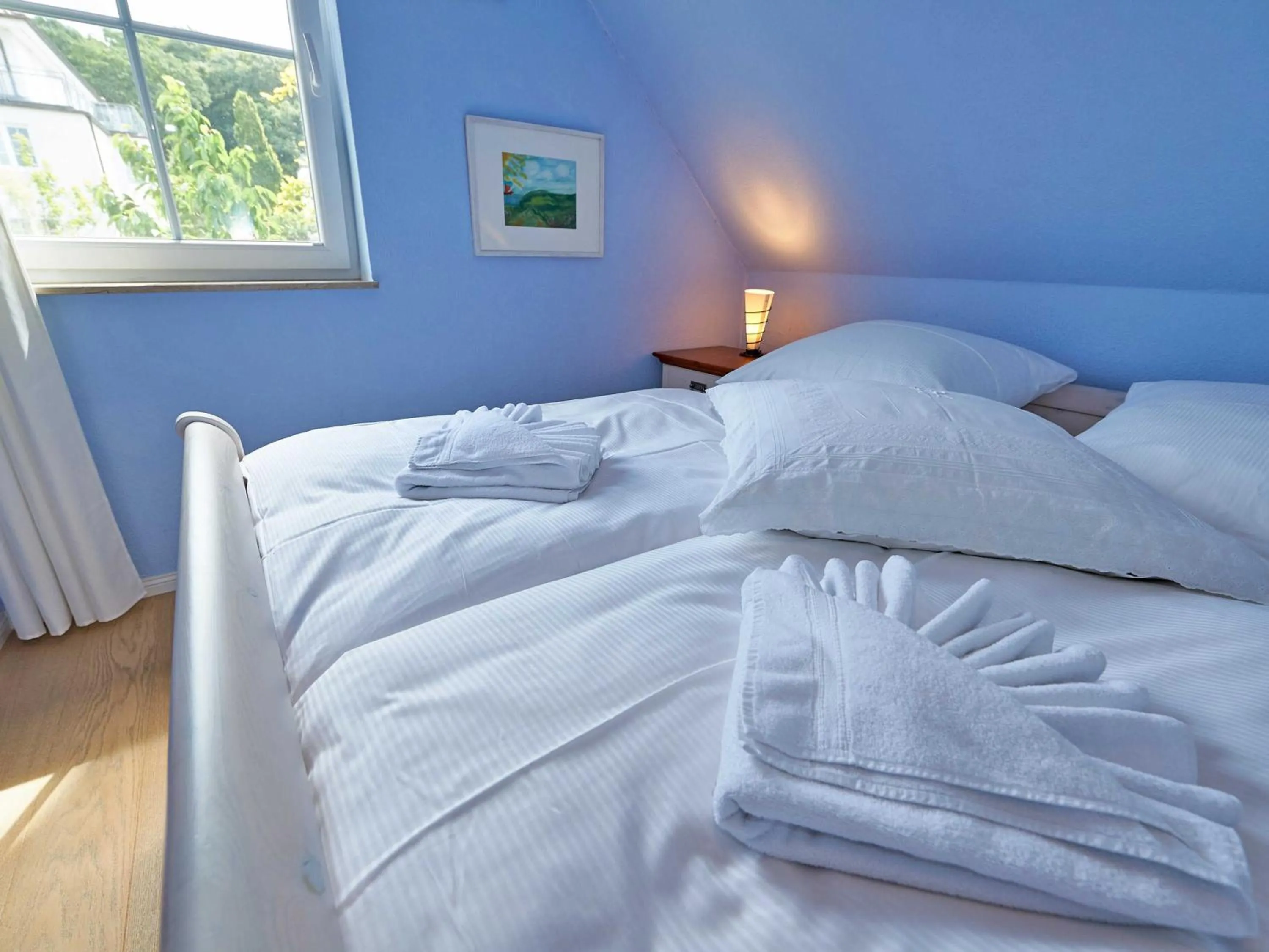 Bed in Ferienhaus Klünderberg in Binz mit Kamin, Terrasse, Strandkorb