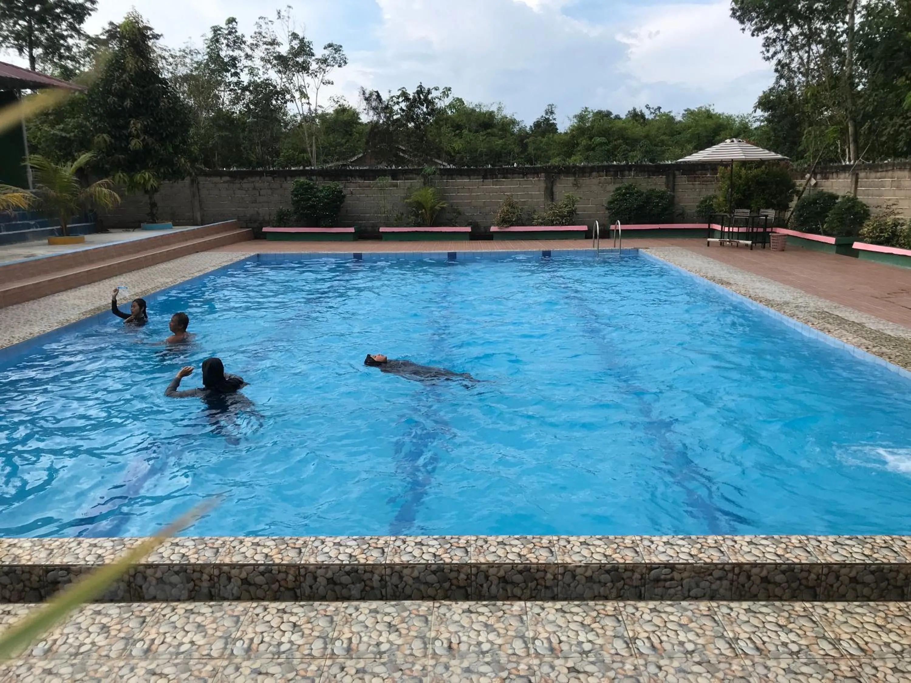 Swimming pool in OYO Life 3874 Rere Residence Syariah