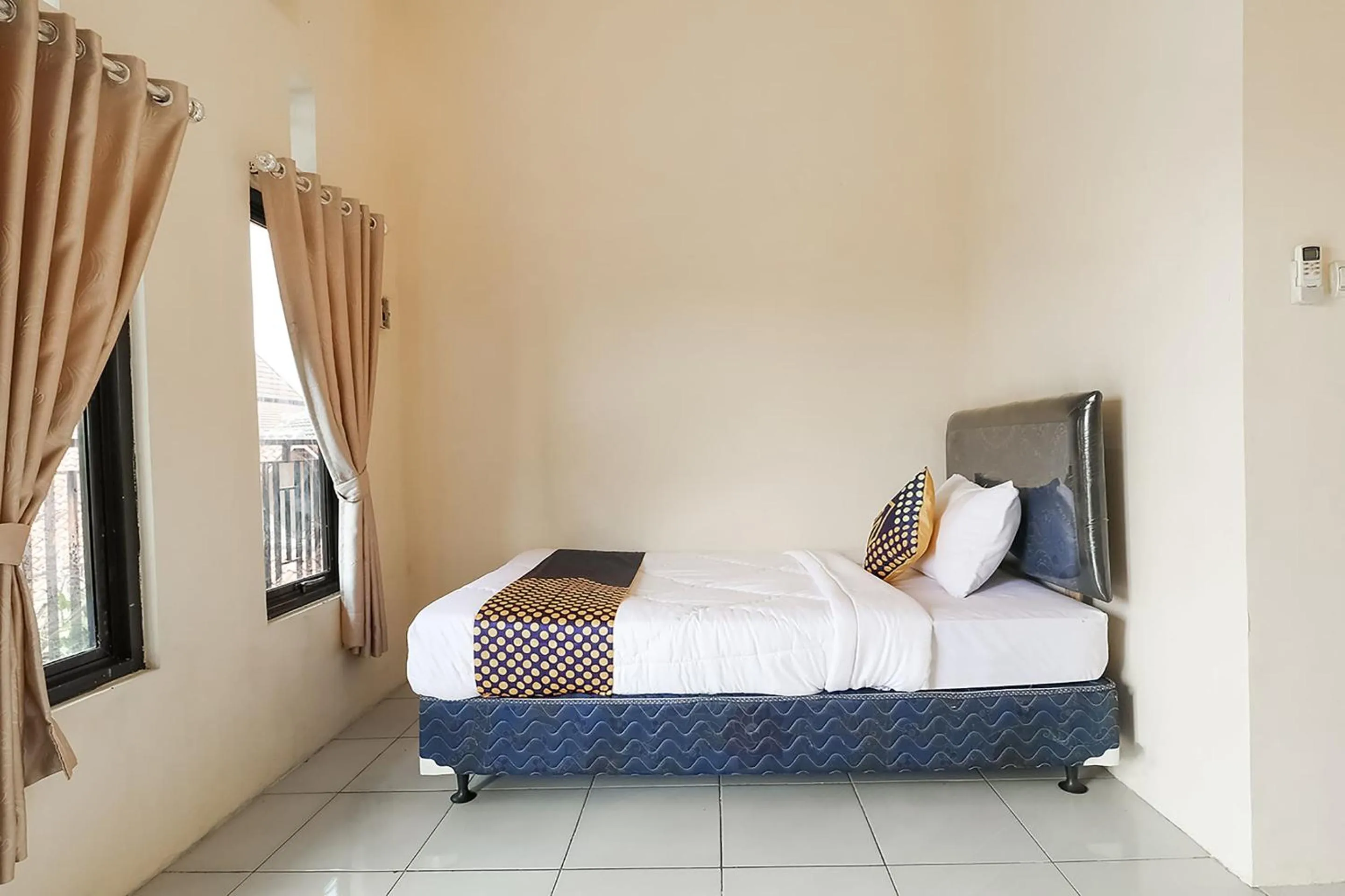 Bedroom, Bed in SPOT ON 3859 Sweet Candy 2NearResinda park mall