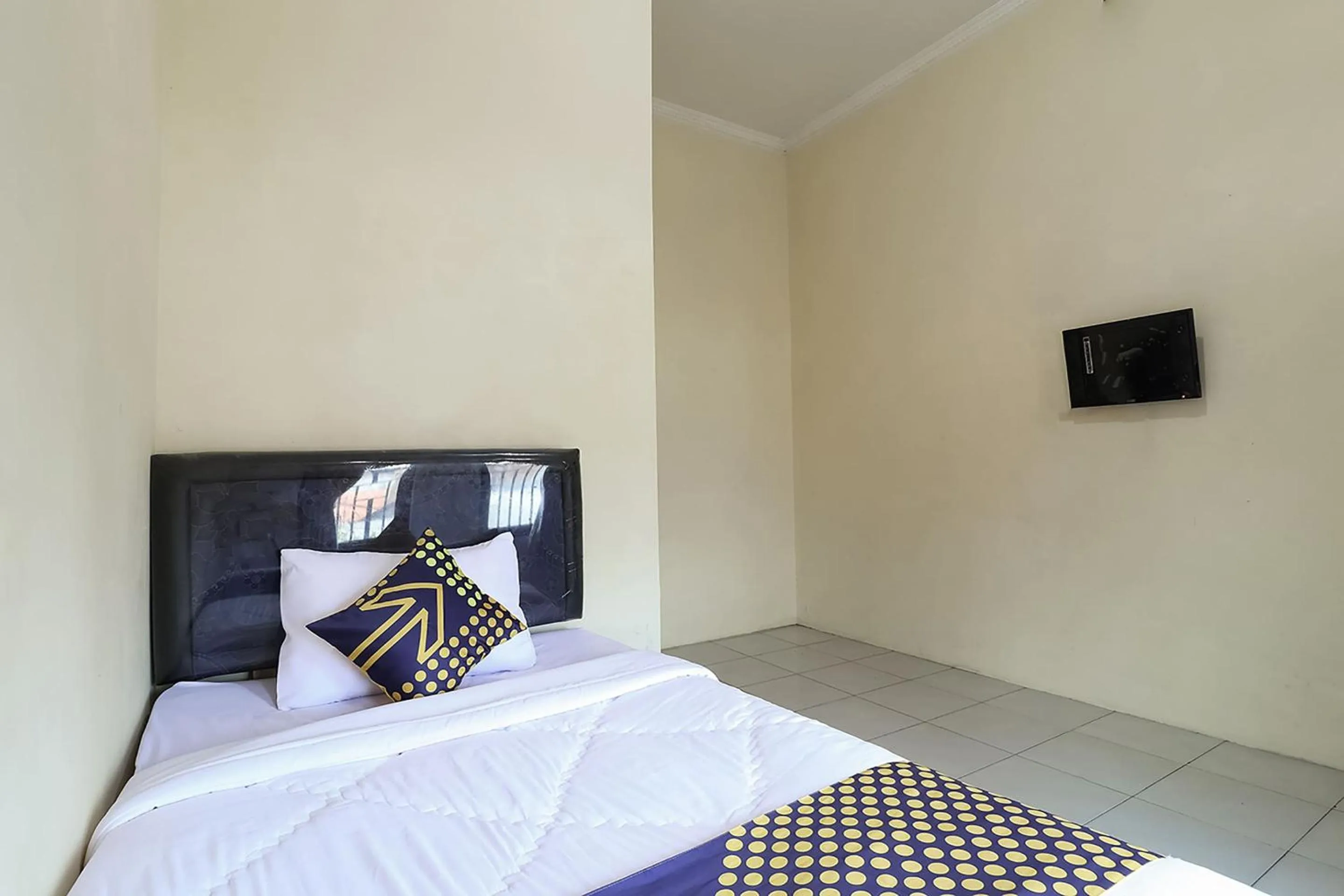 Bedroom, Bed in SPOT ON 3859 Sweet Candy 2NearResinda park mall