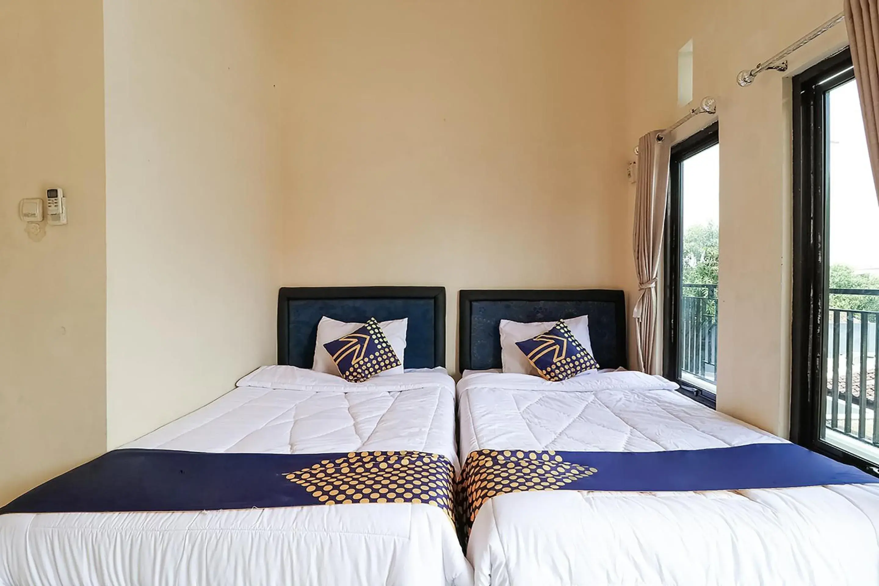 Economy Twin Room in SPOT ON 3859 Sweet Candy 2NearResinda park mall Economy Twin Room in SPOT ON 3859 Sweet Candy 2NearResinda park mall