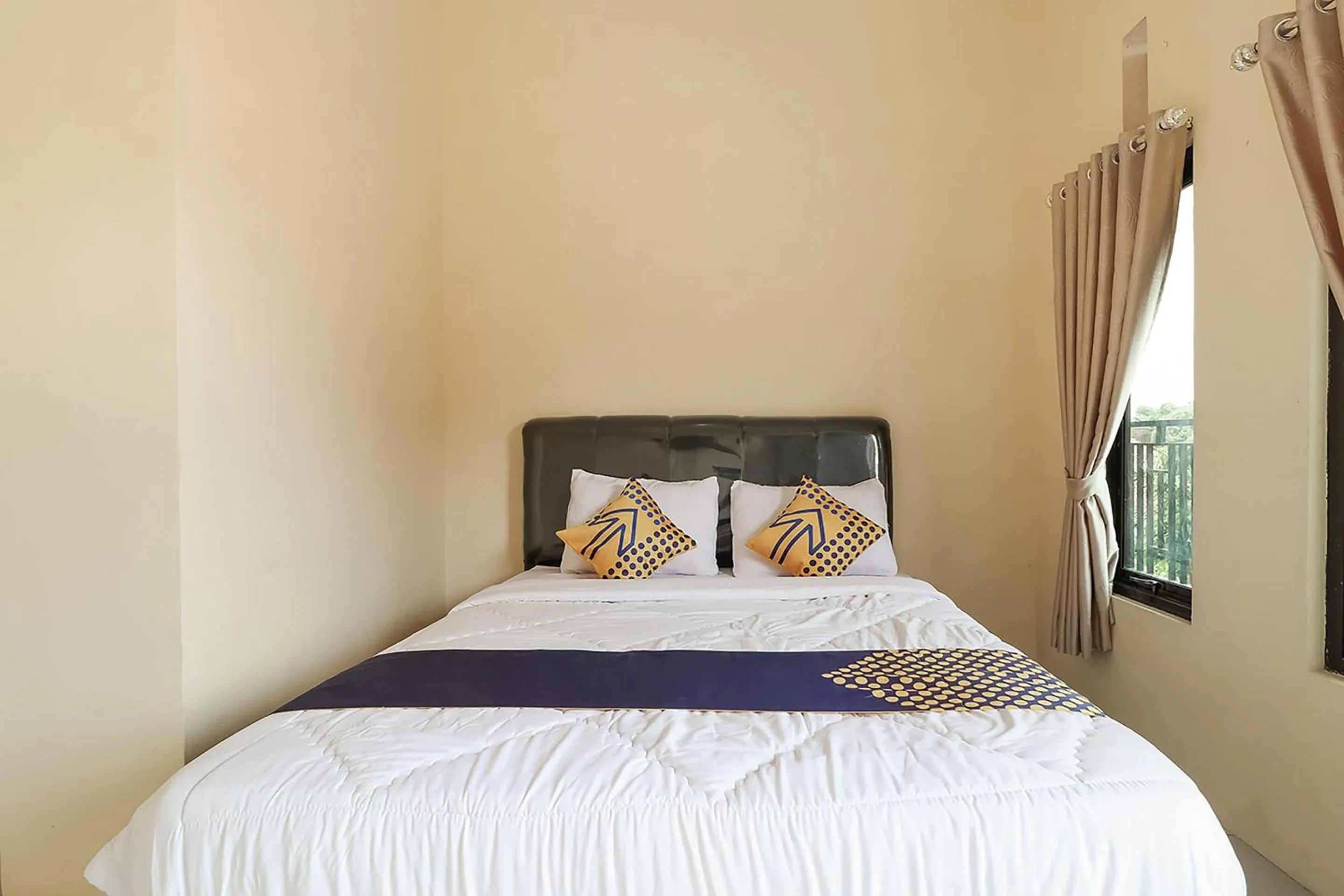 Bedroom, Bed in SPOT ON 3859 Sweet Candy 2NearResinda park mall