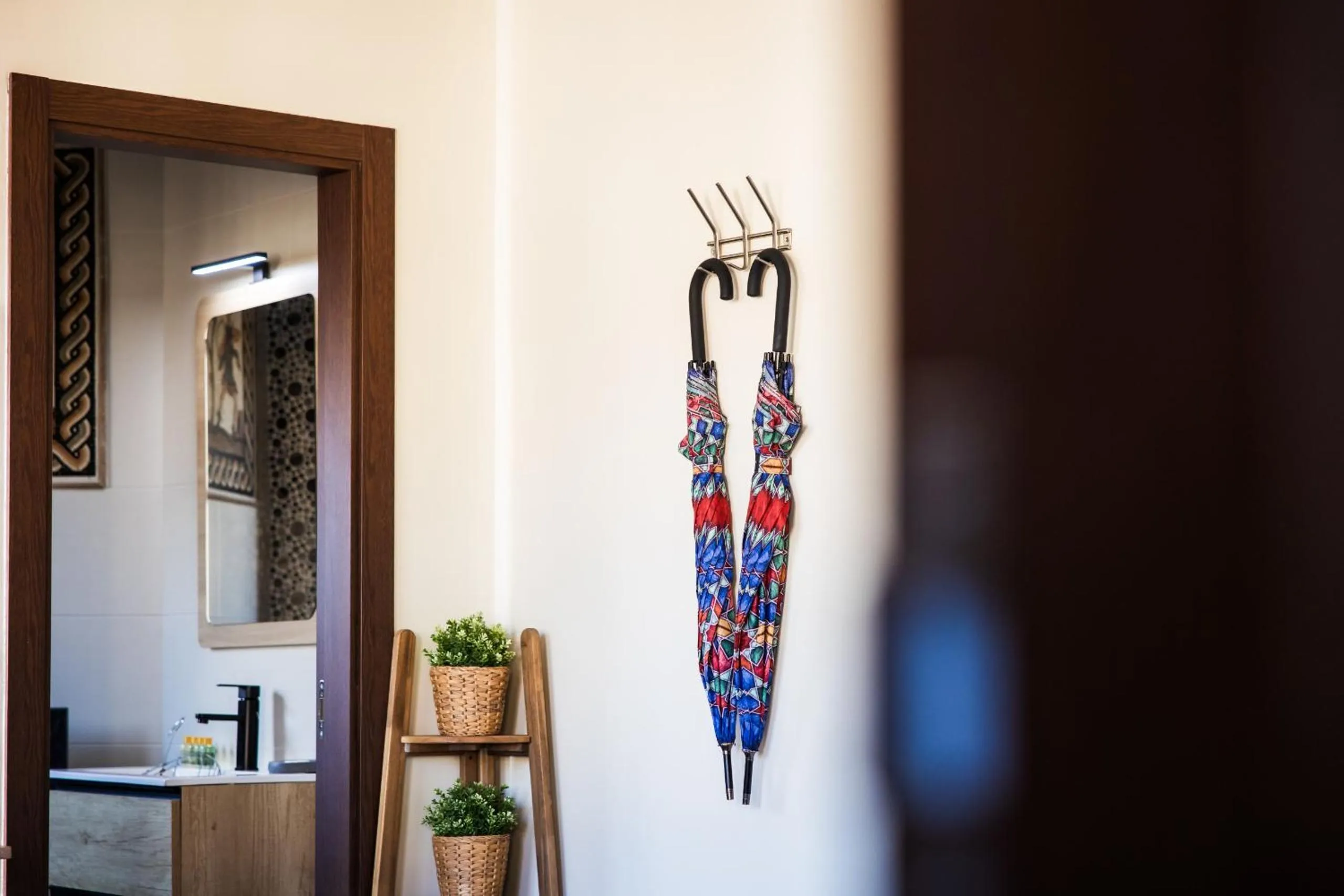 Decorative detail in Apartamentos Reyes Católicos