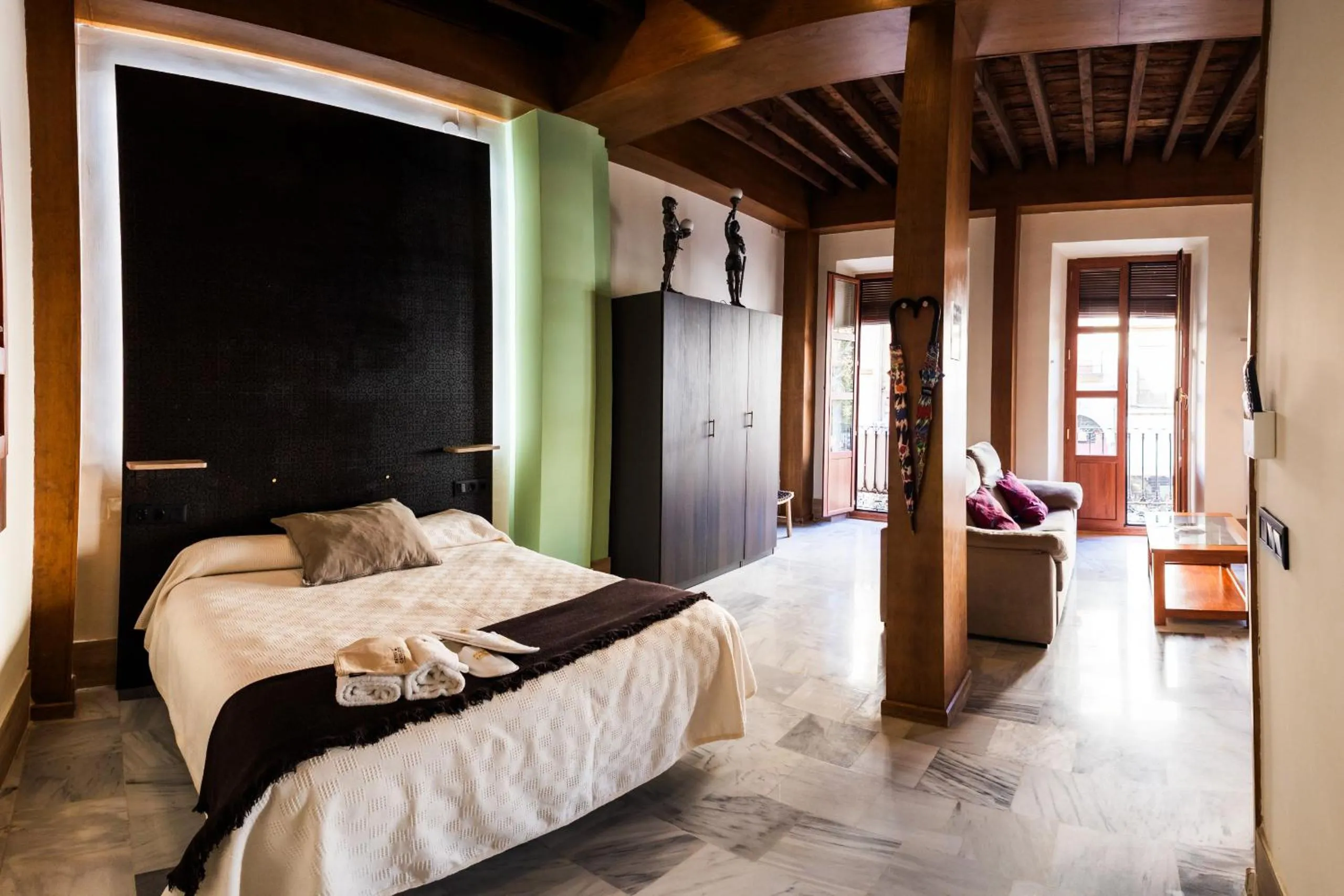 Bed in Apartamentos Reyes Católicos