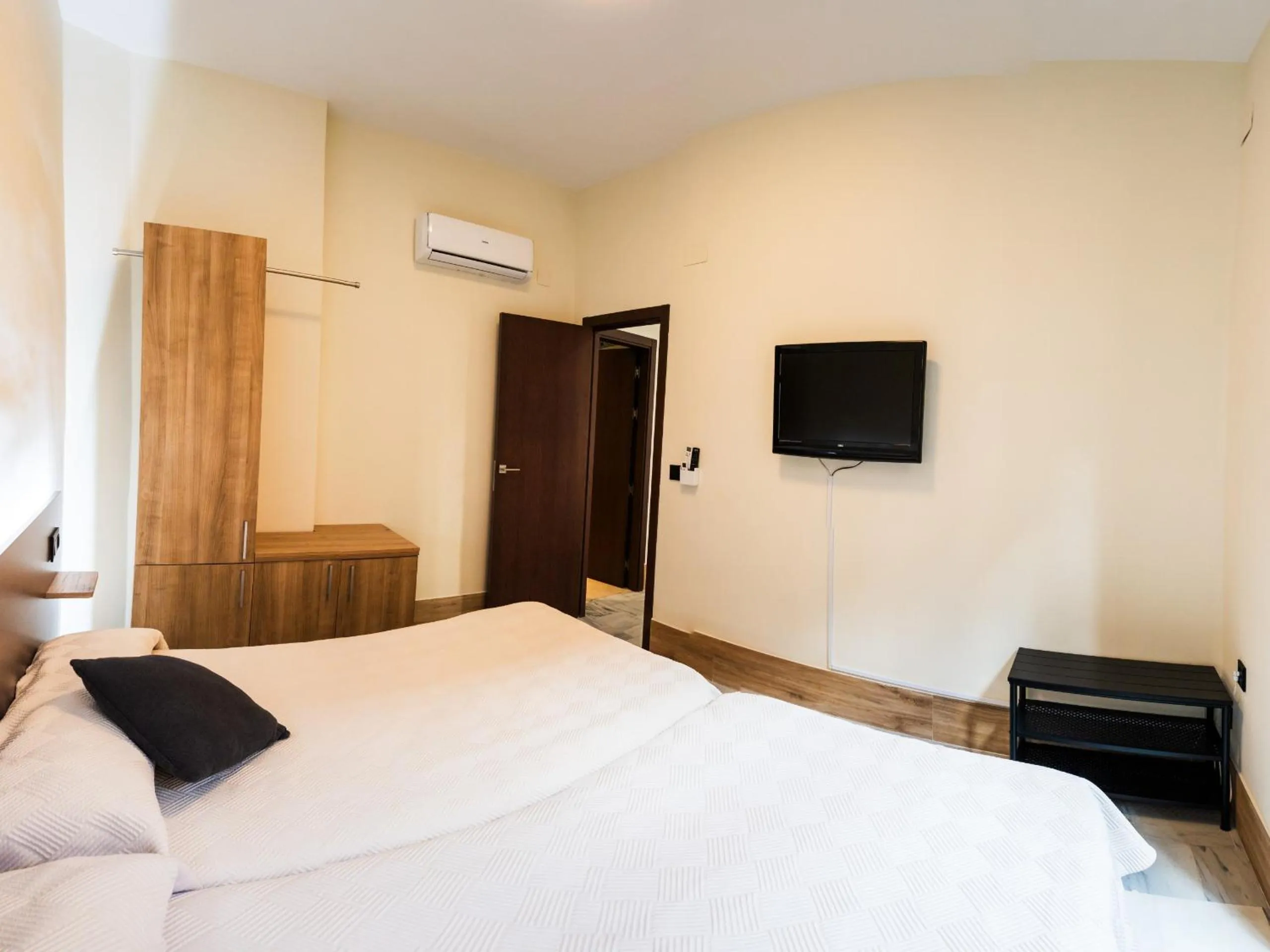 Bed in Apartamentos Reyes Católicos