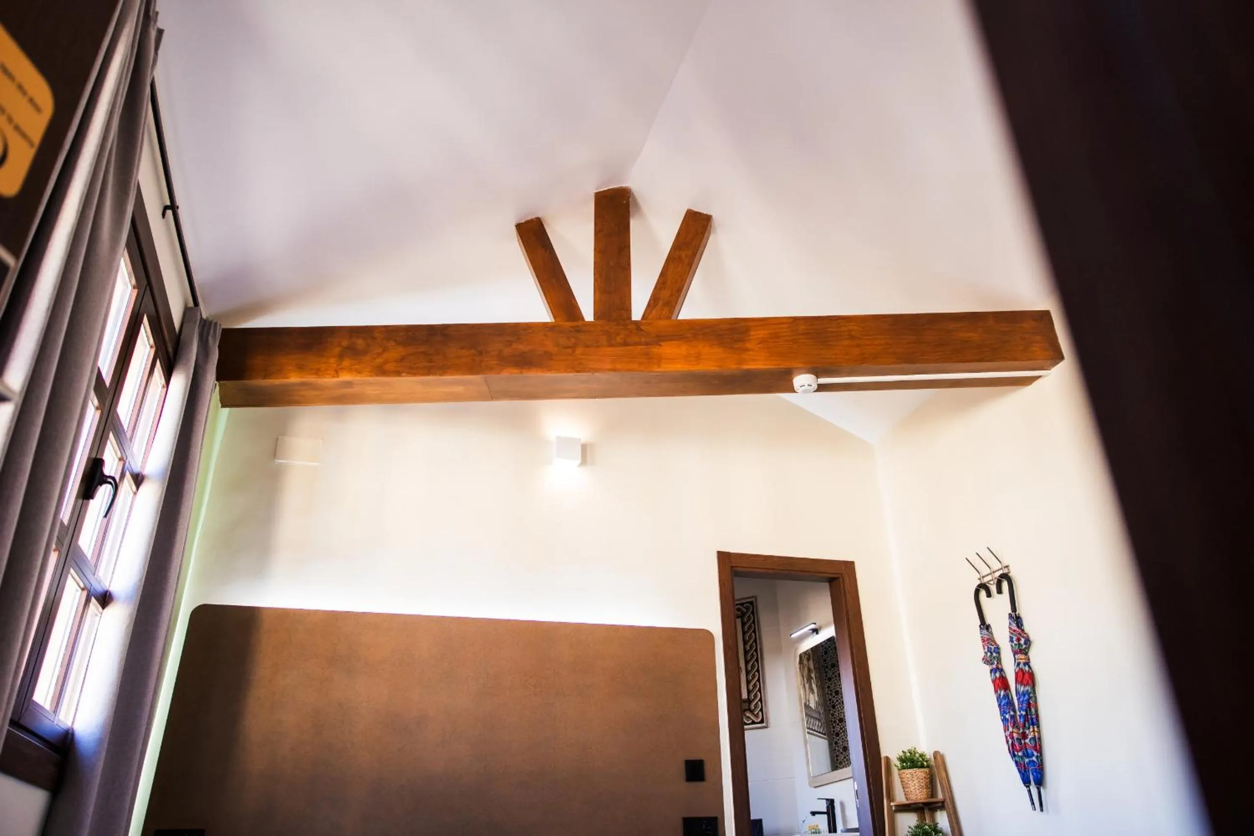 Decorative detail in Apartamentos Reyes Católicos