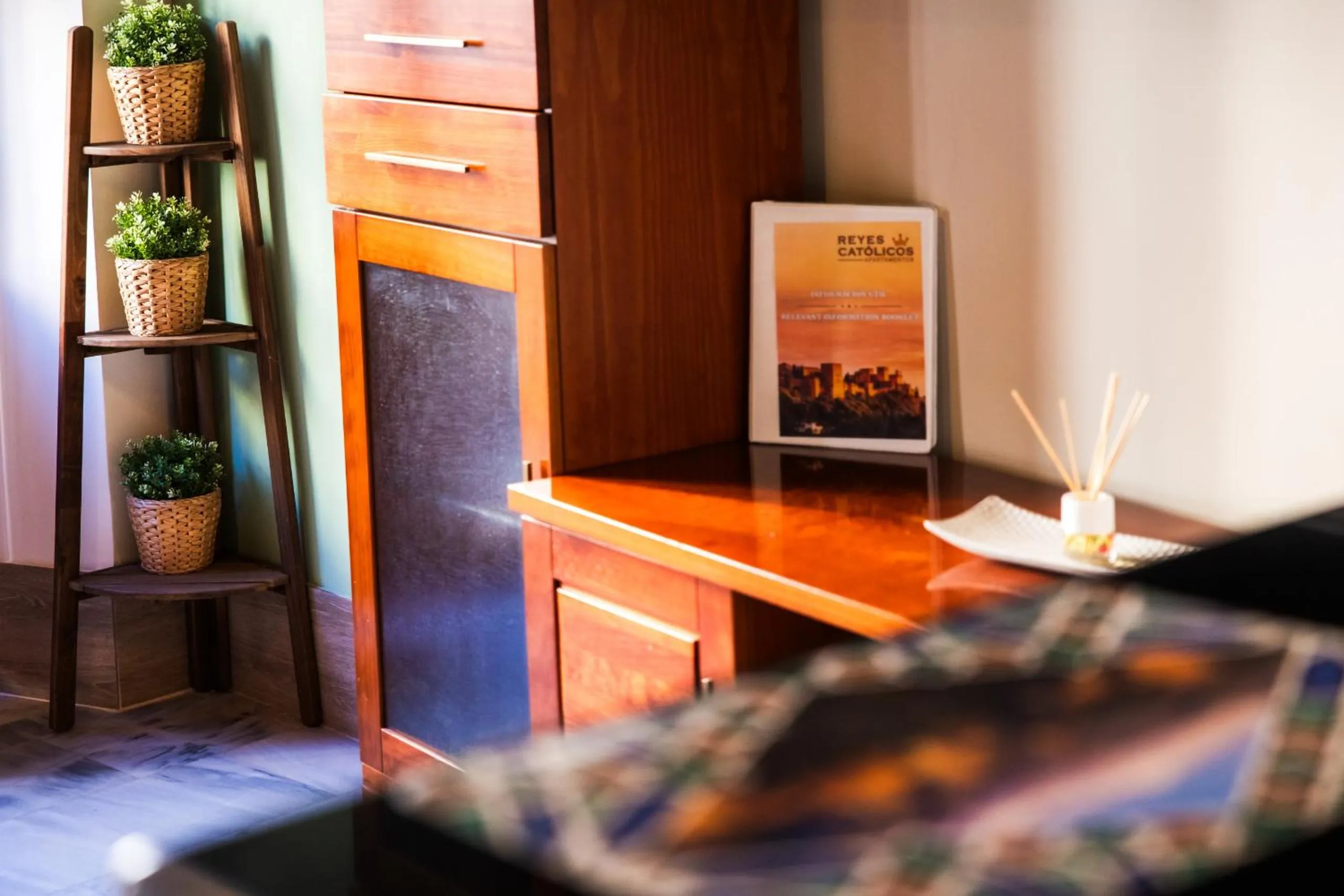 Decorative detail in Apartamentos Reyes Católicos