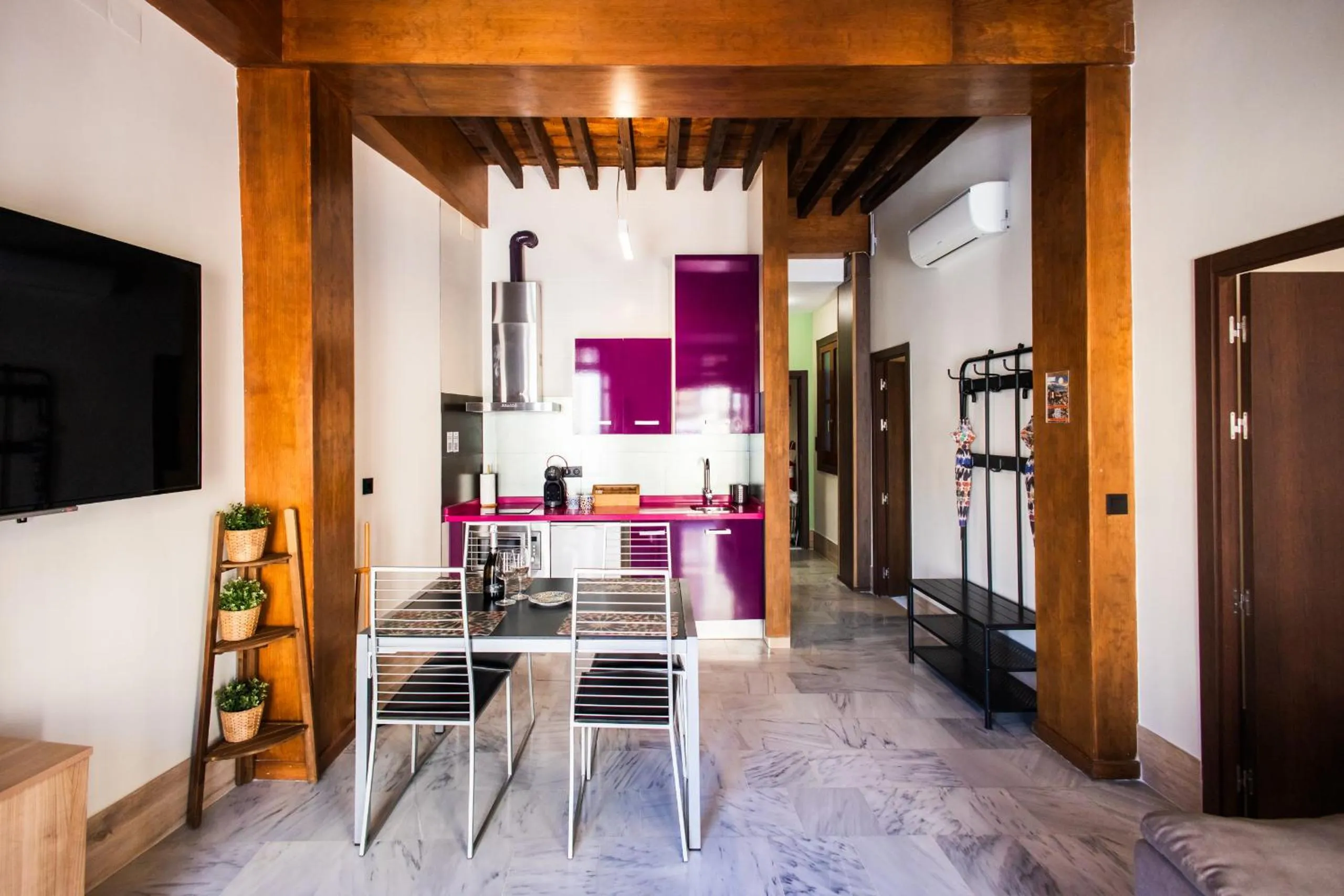 Dining area in Apartamentos Reyes Católicos