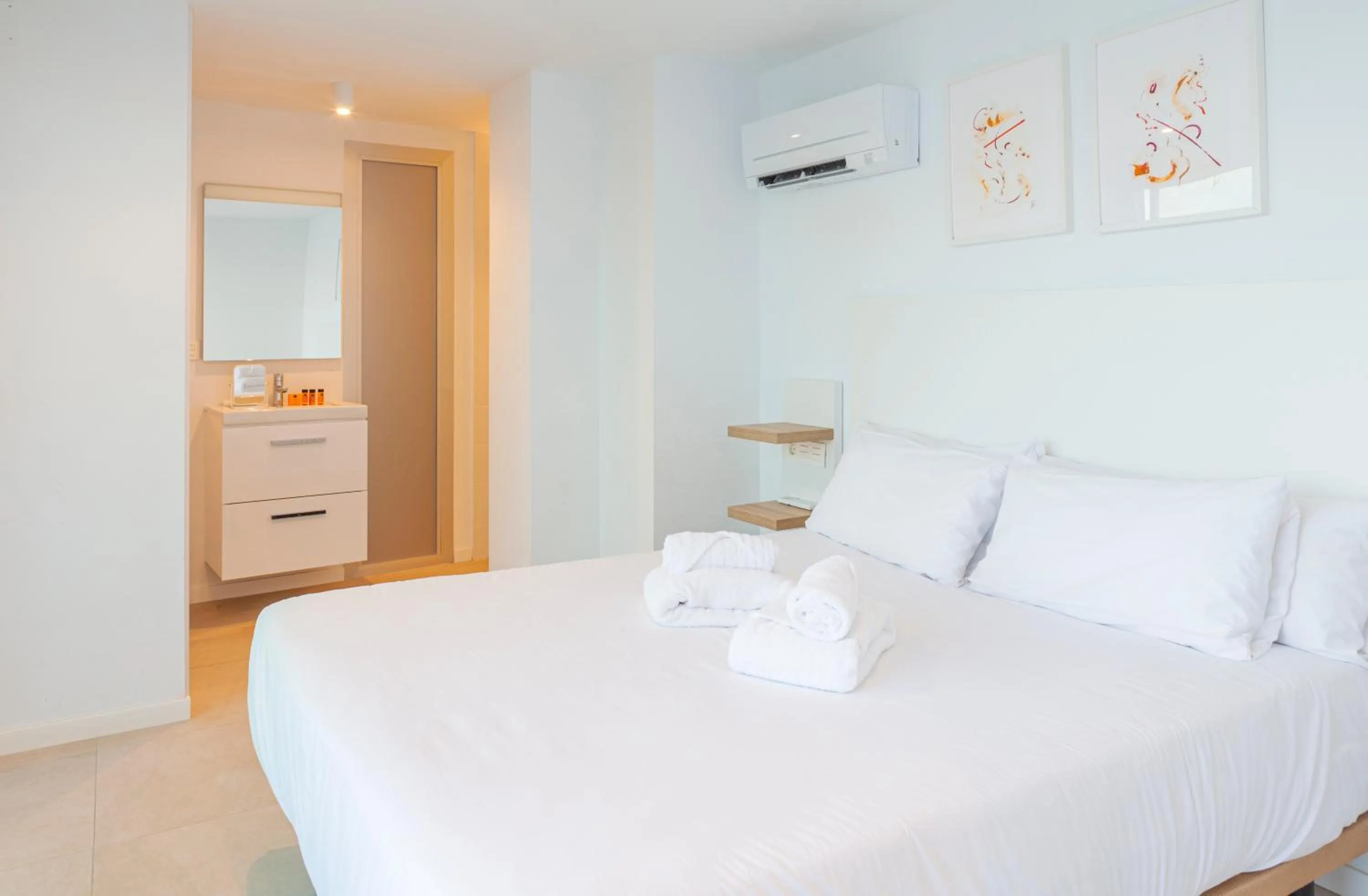 Bed in Blue Line Apartment Hotel - Be Line Group