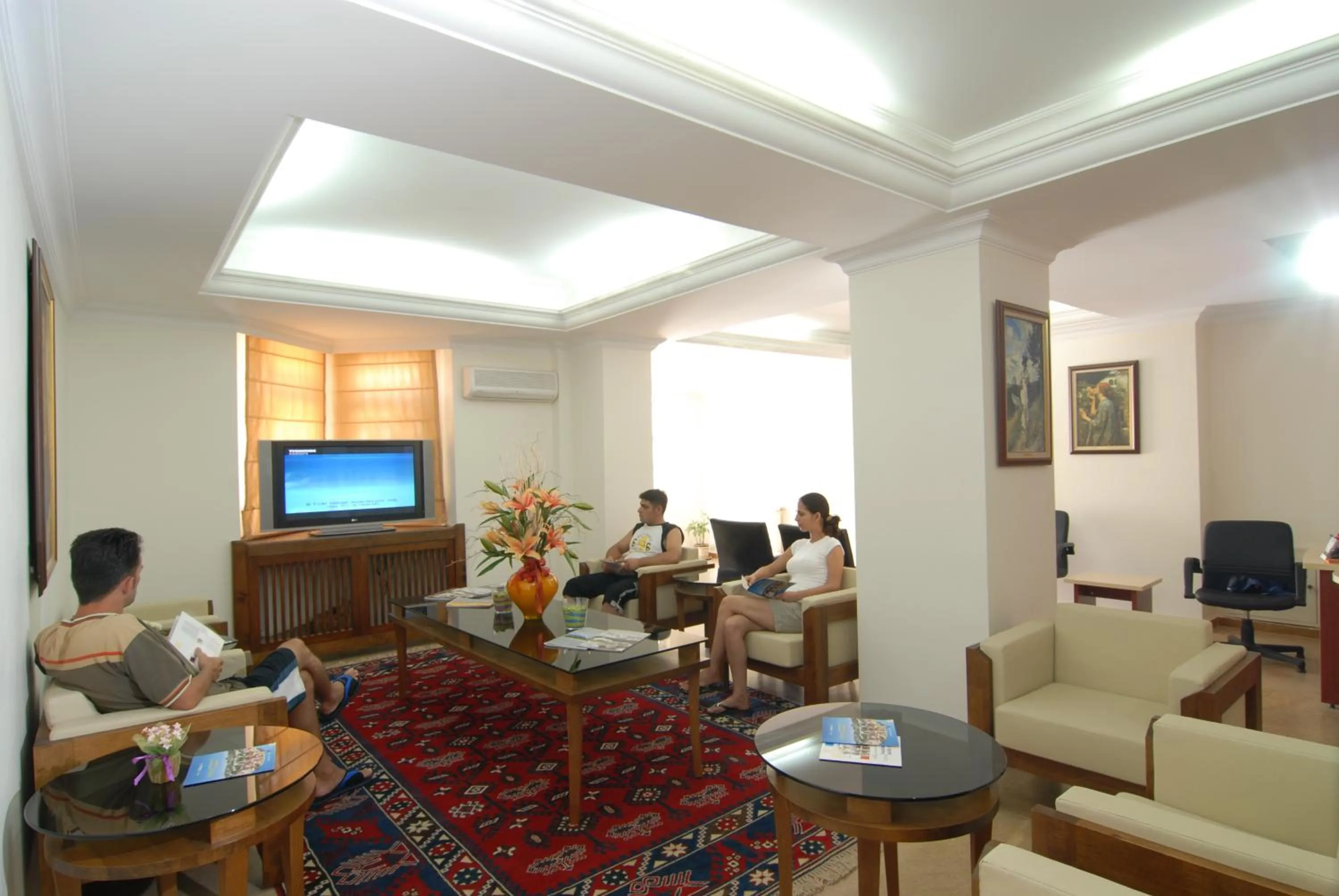 Communal lounge/ TV room in Bodrum Marma Otel