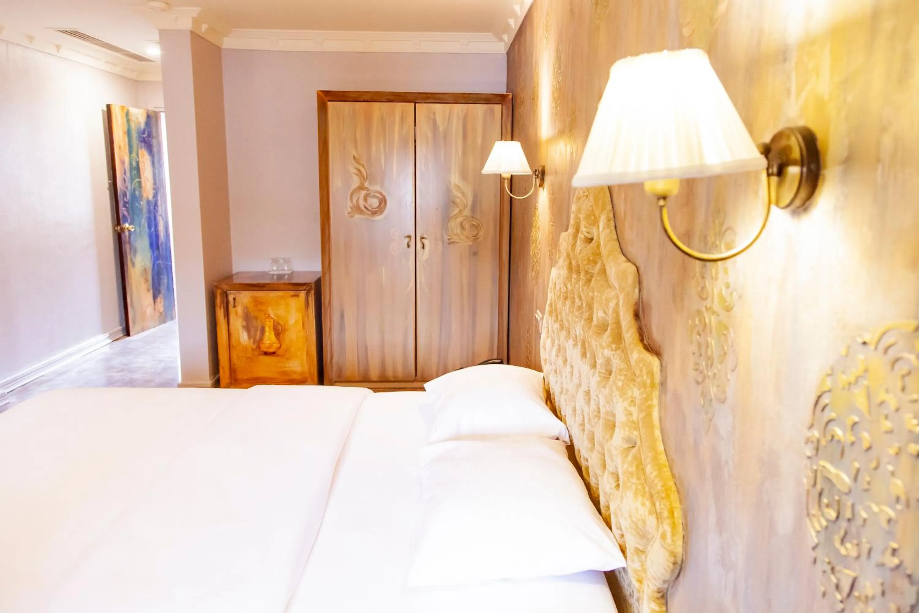 Bed in ÂLÂ HAN BOUTIQUE HOTEL