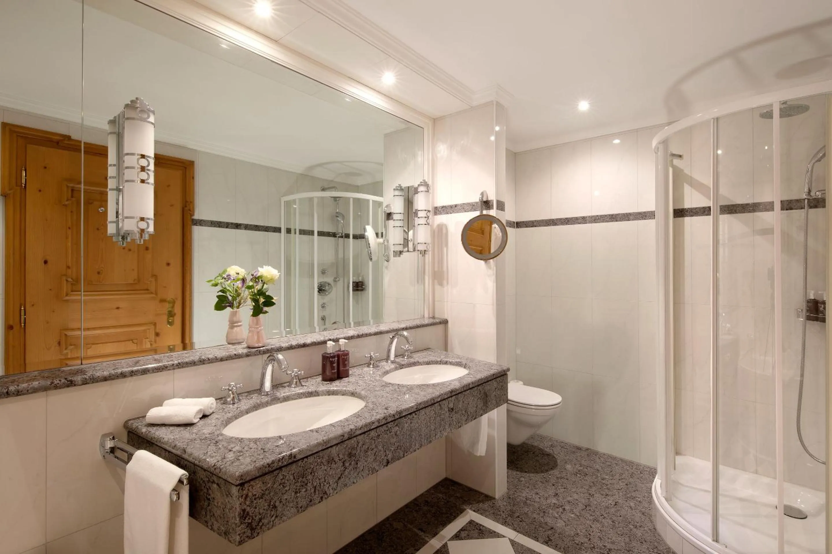 Shower in Grand Hotel Kronenhof