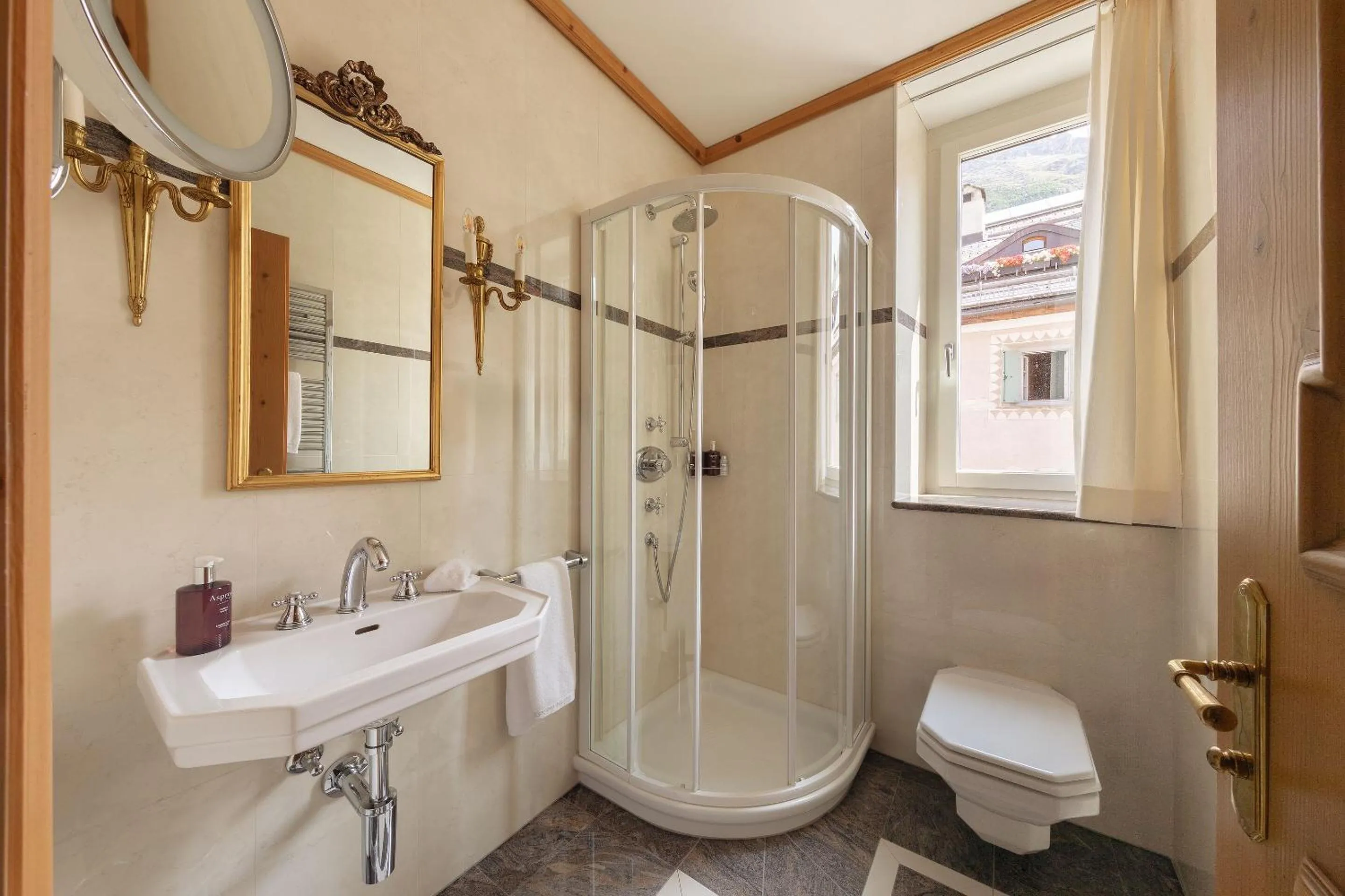 Bathroom in Grand Hotel Kronenhof