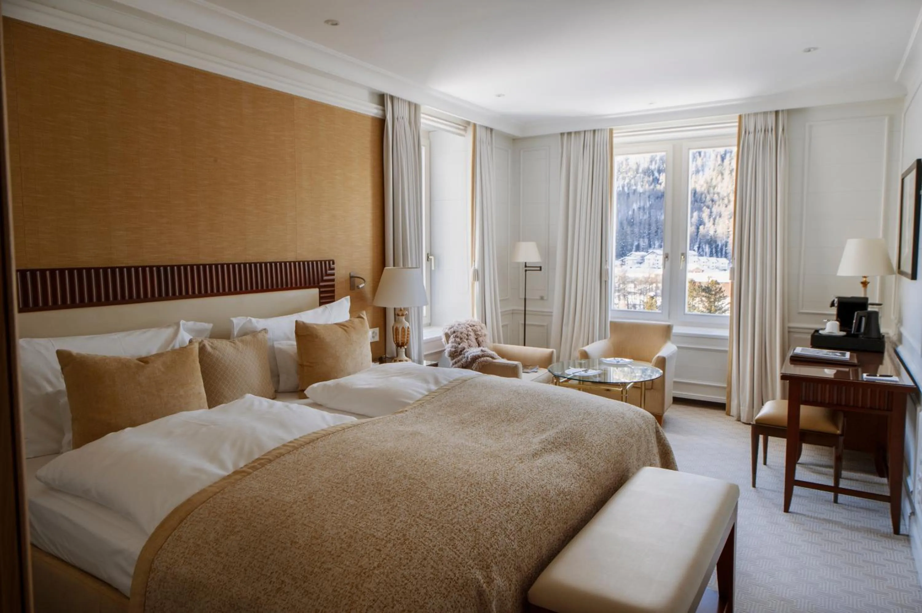 View (from property/room), Bed in Grand Hotel Kronenhof