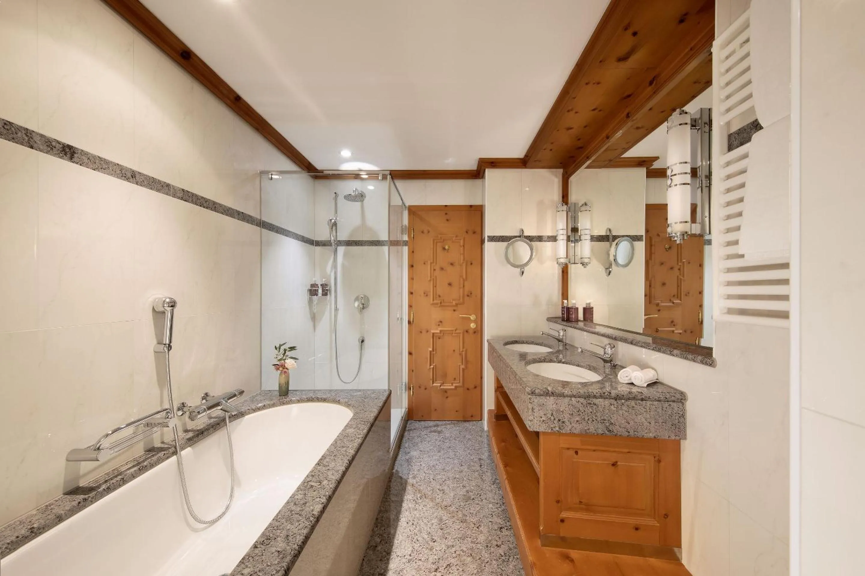 Shower in Grand Hotel Kronenhof