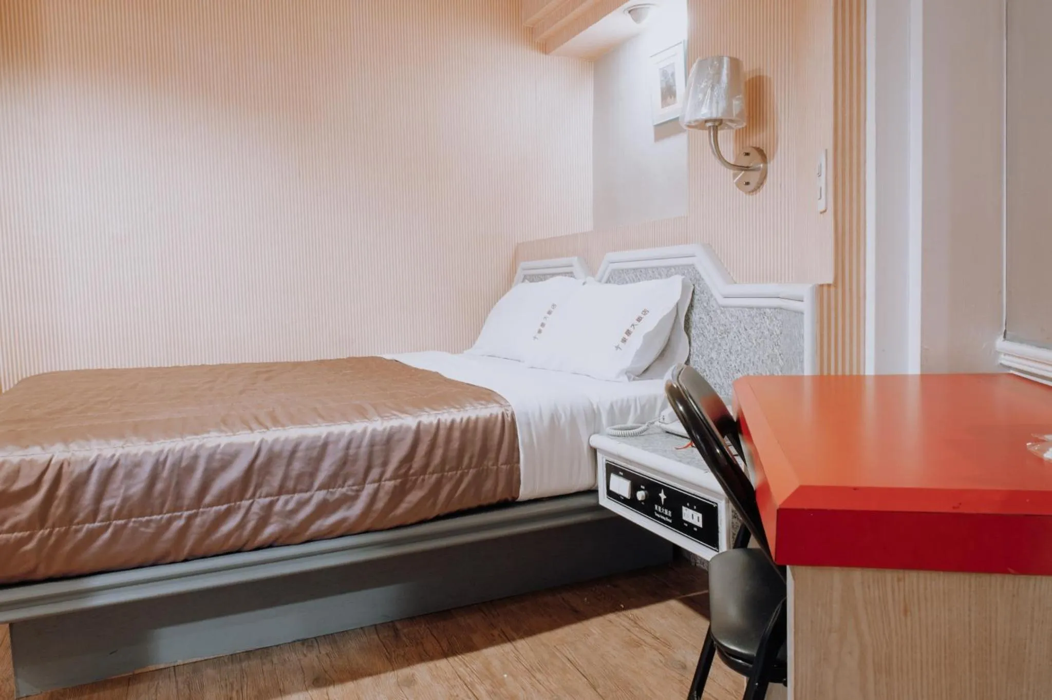 Bed in Tong Hsin Hotel