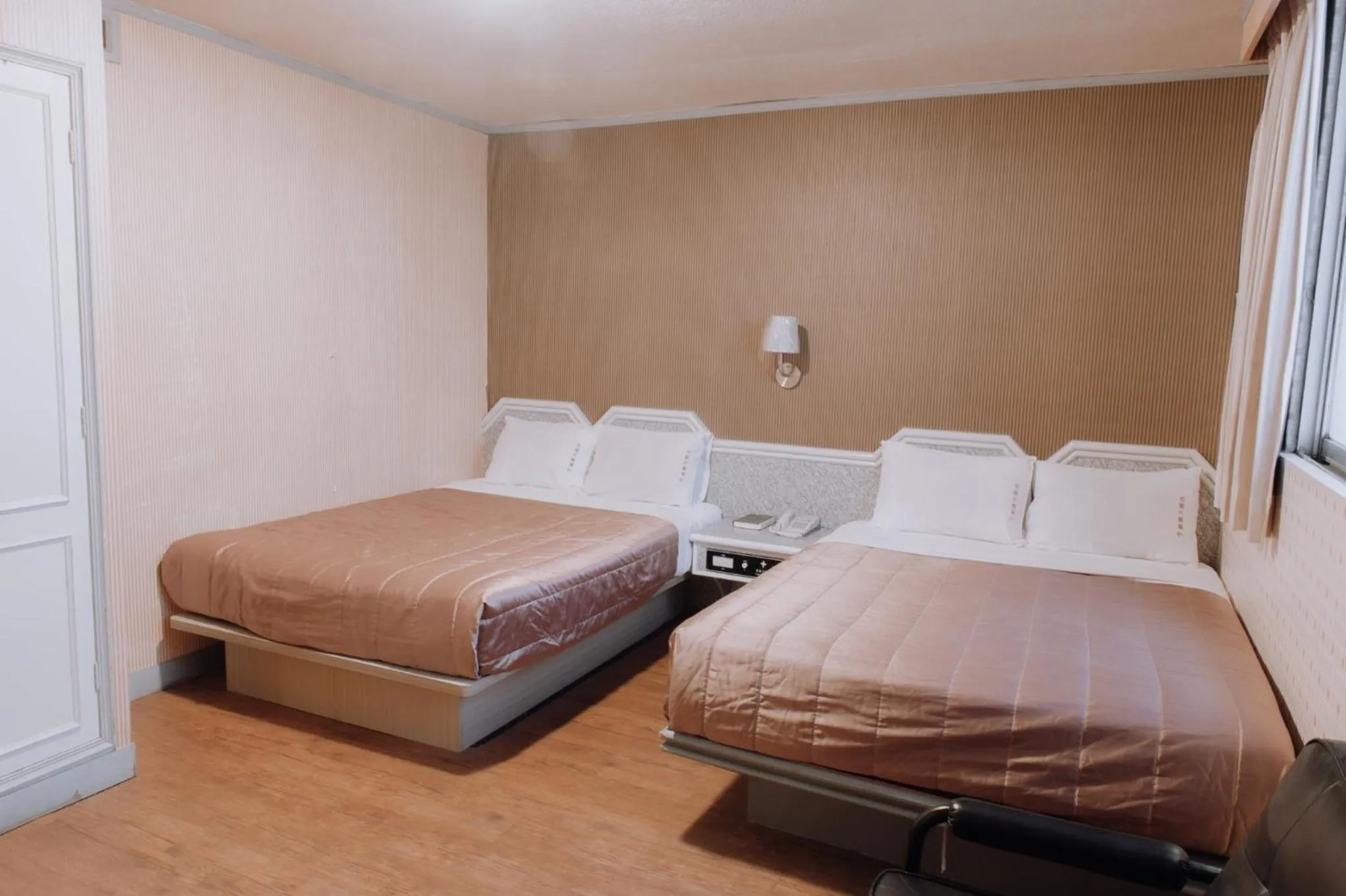 Bed in Tong Hsin Hotel