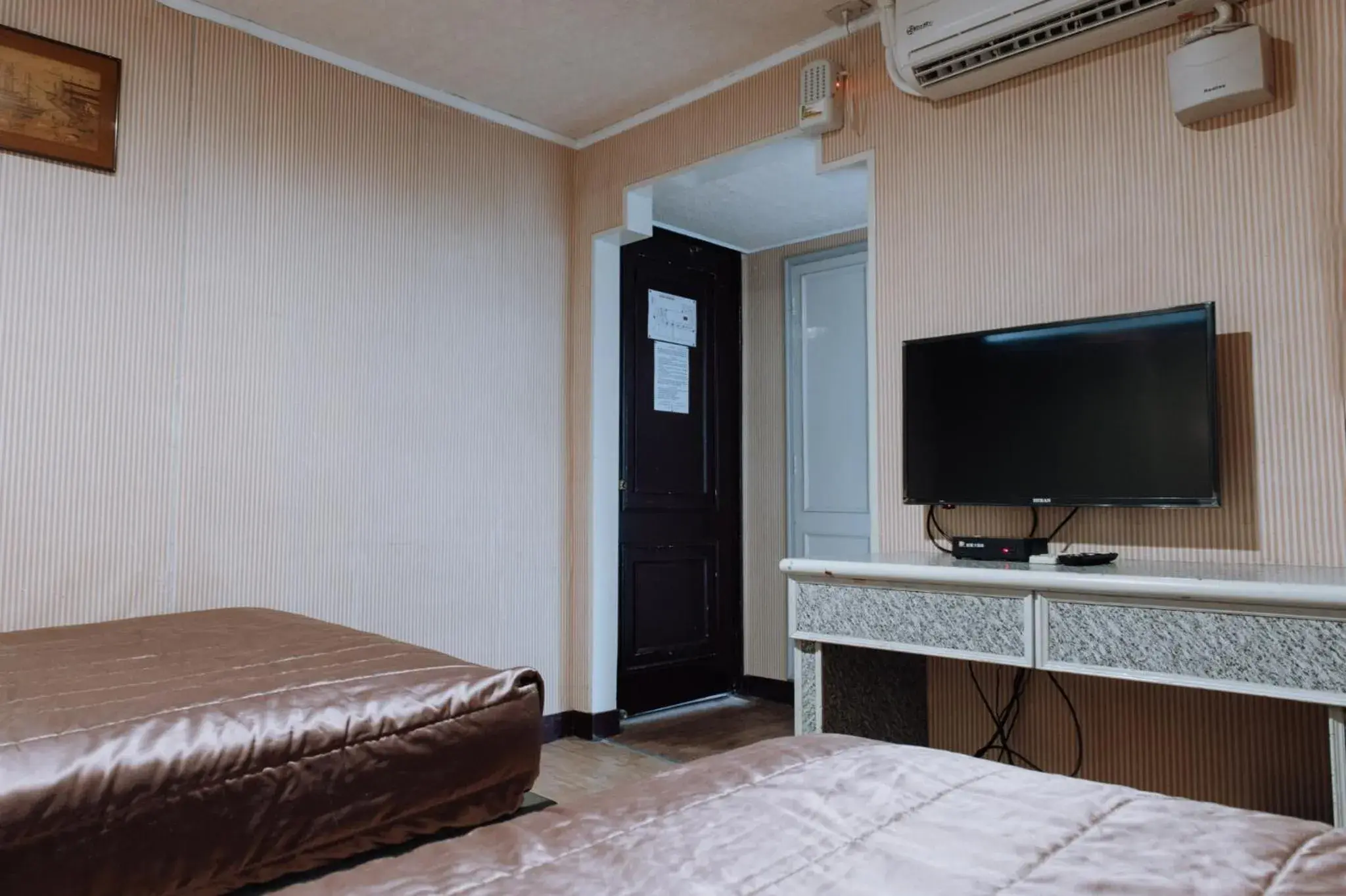 Double or Twin Room in Tong Hsin Hotel Double or Twin Room in Tong Hsin Hotel