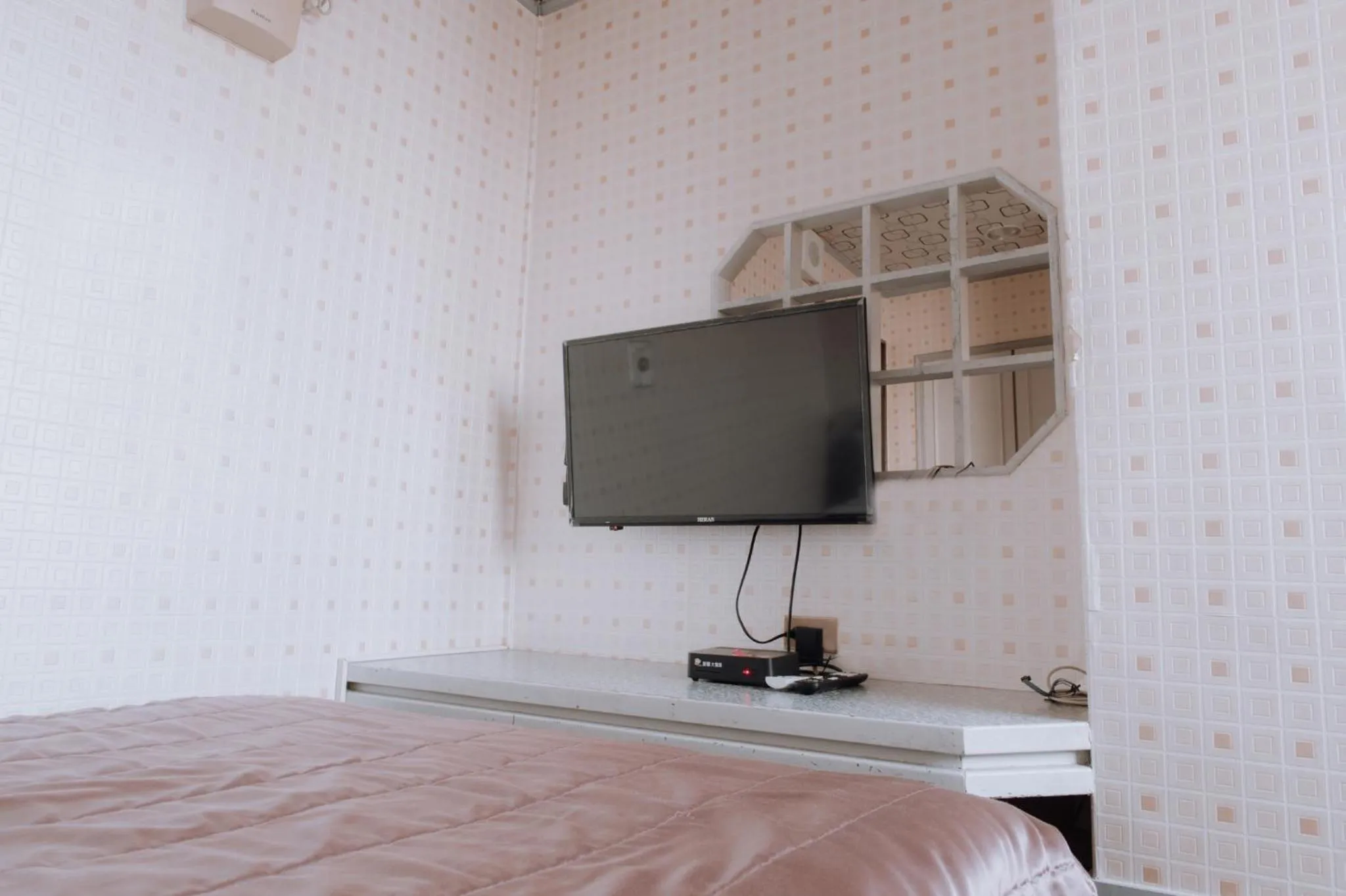 Bed in Tong Hsin Hotel