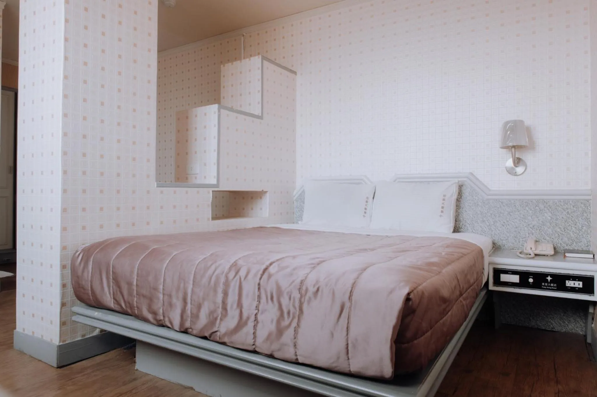 Bed in Tong Hsin Hotel