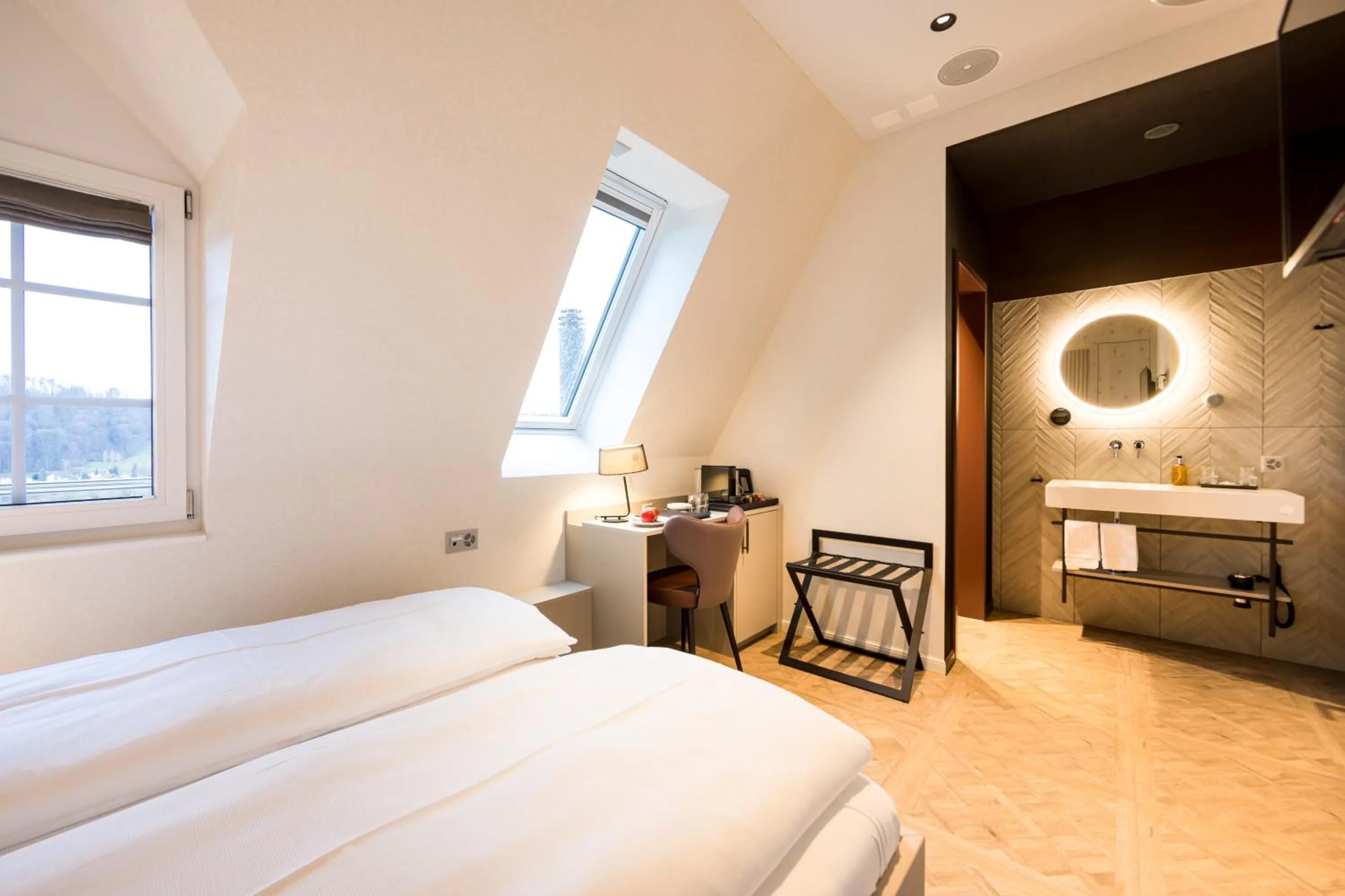 Photo of the whole room, Bed in Klein Rigi