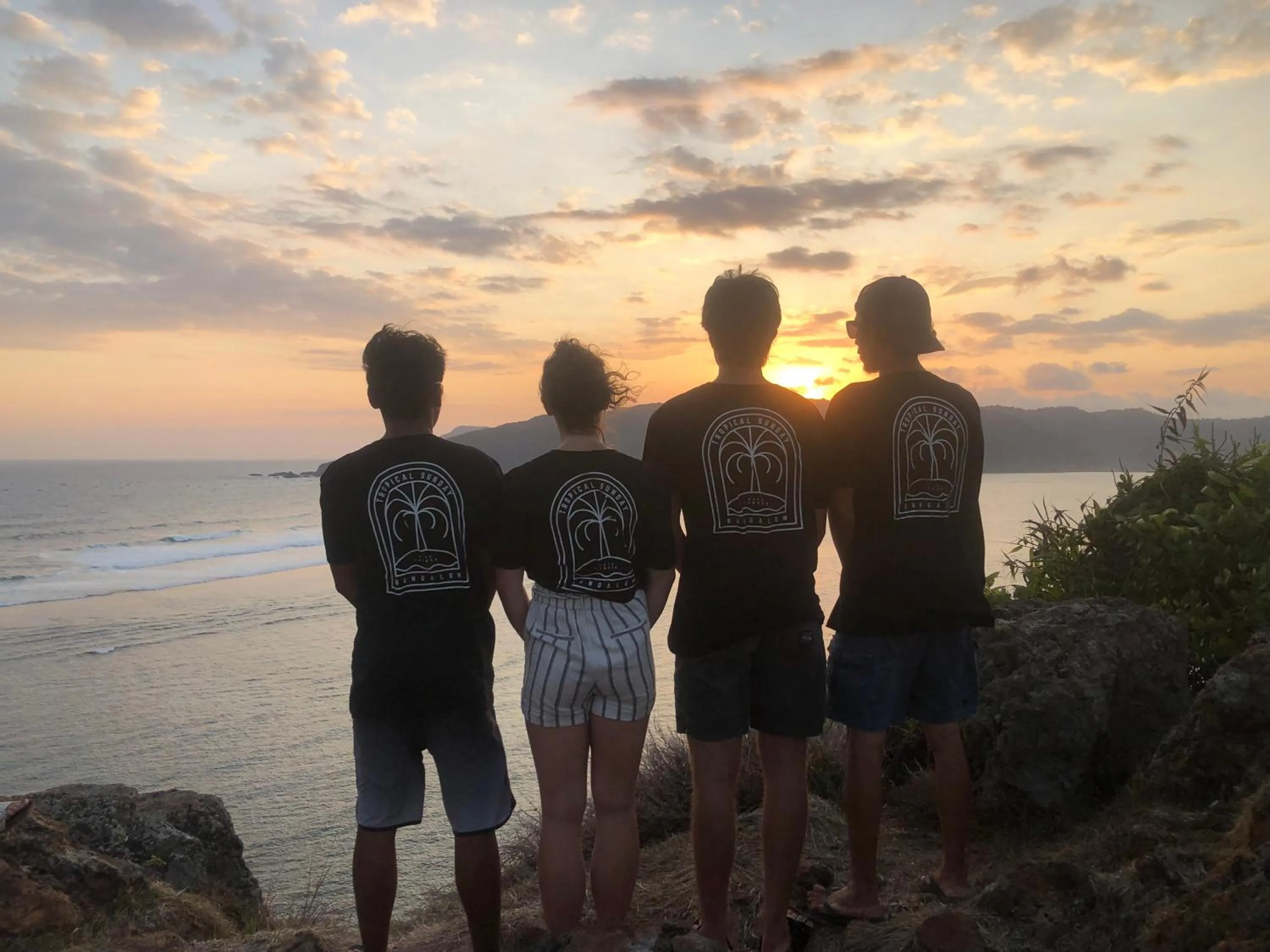 Tropical Sunday Bungalow - Surf And Stay