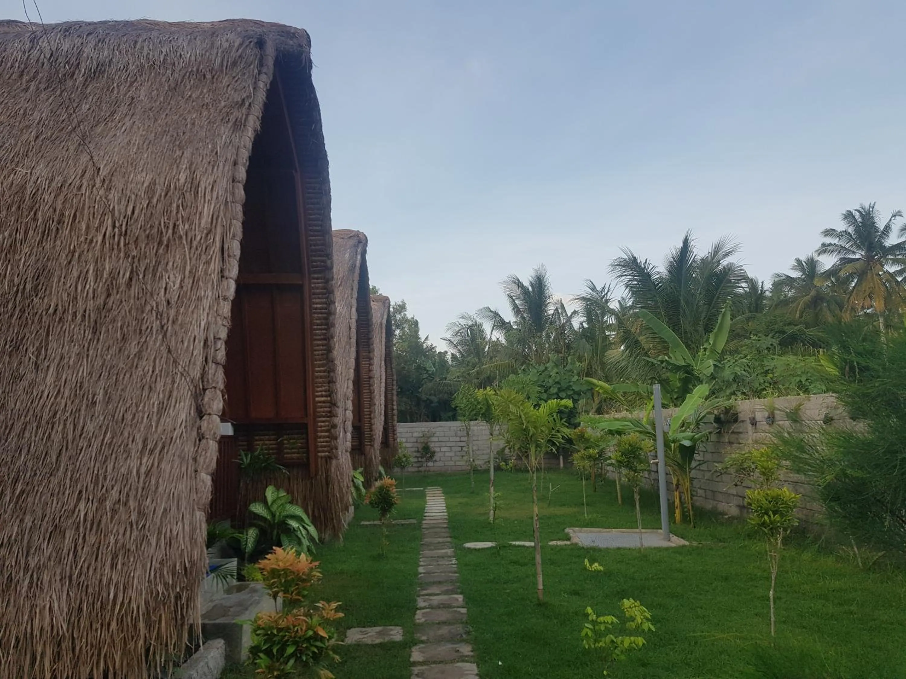 Garden in Tropical Sunday Bungalow - Surf And Stay