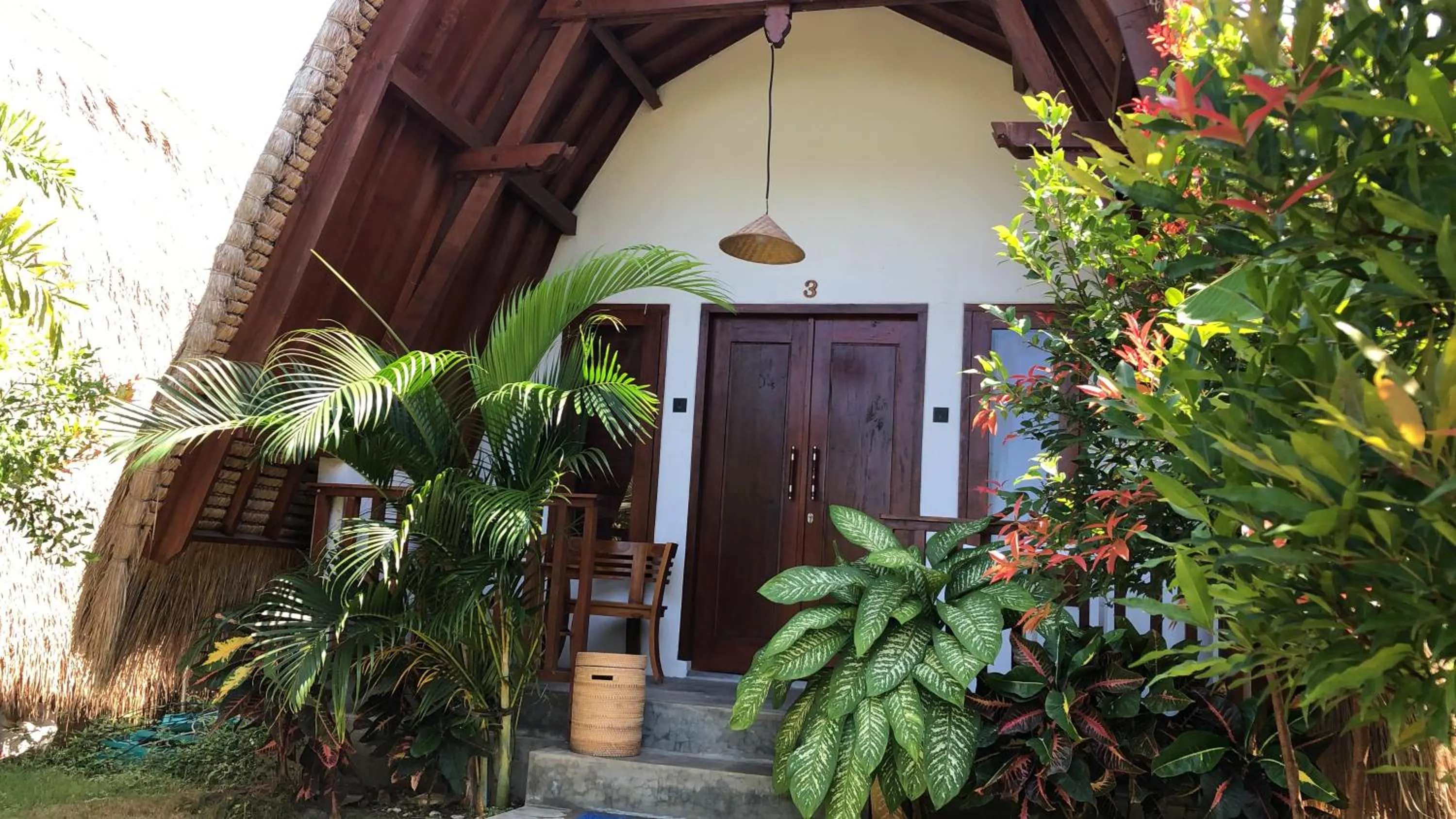 Tropical Sunday Bungalow - Surf And Stay