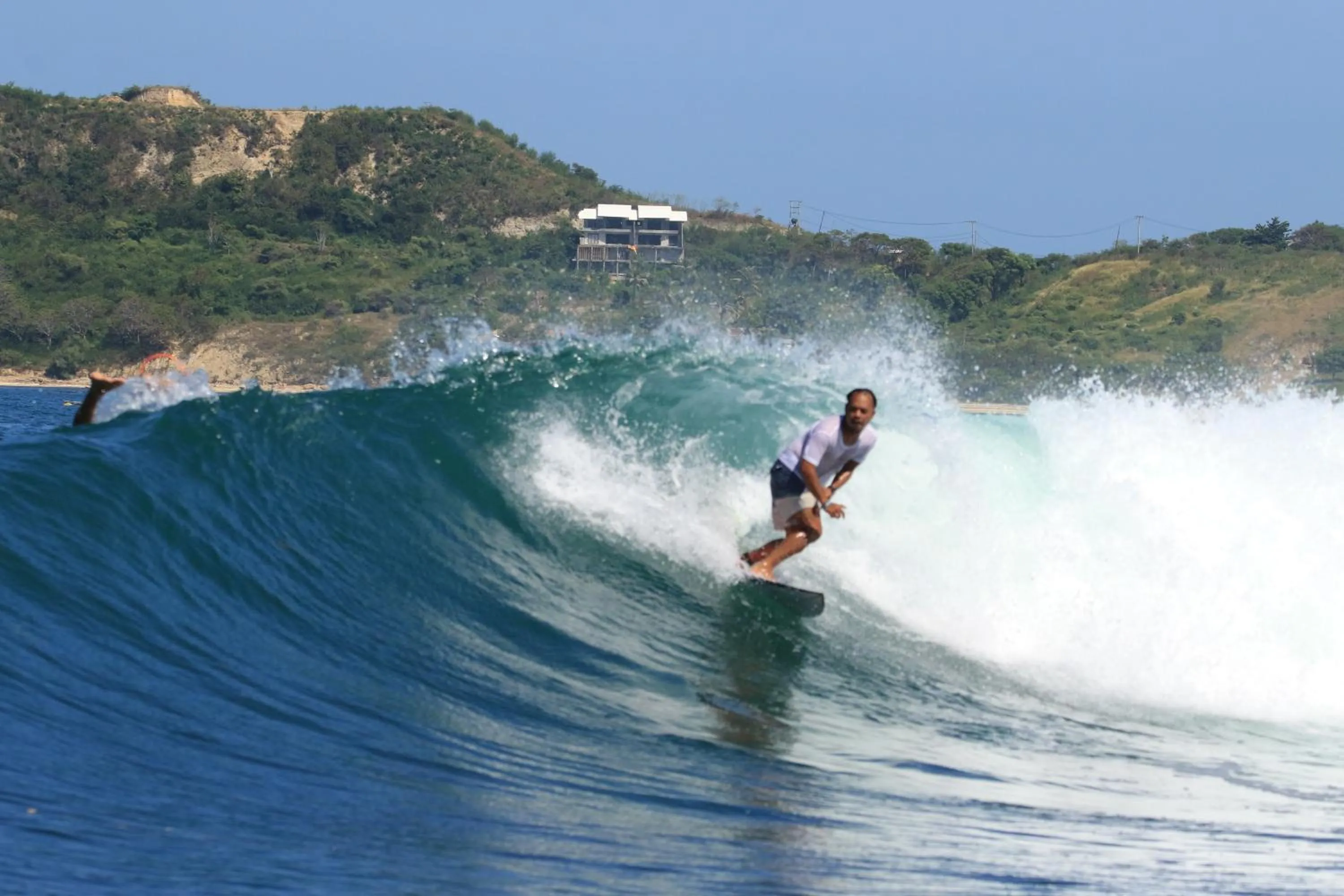 Tropical Sunday Bungalow - Surf And Stay