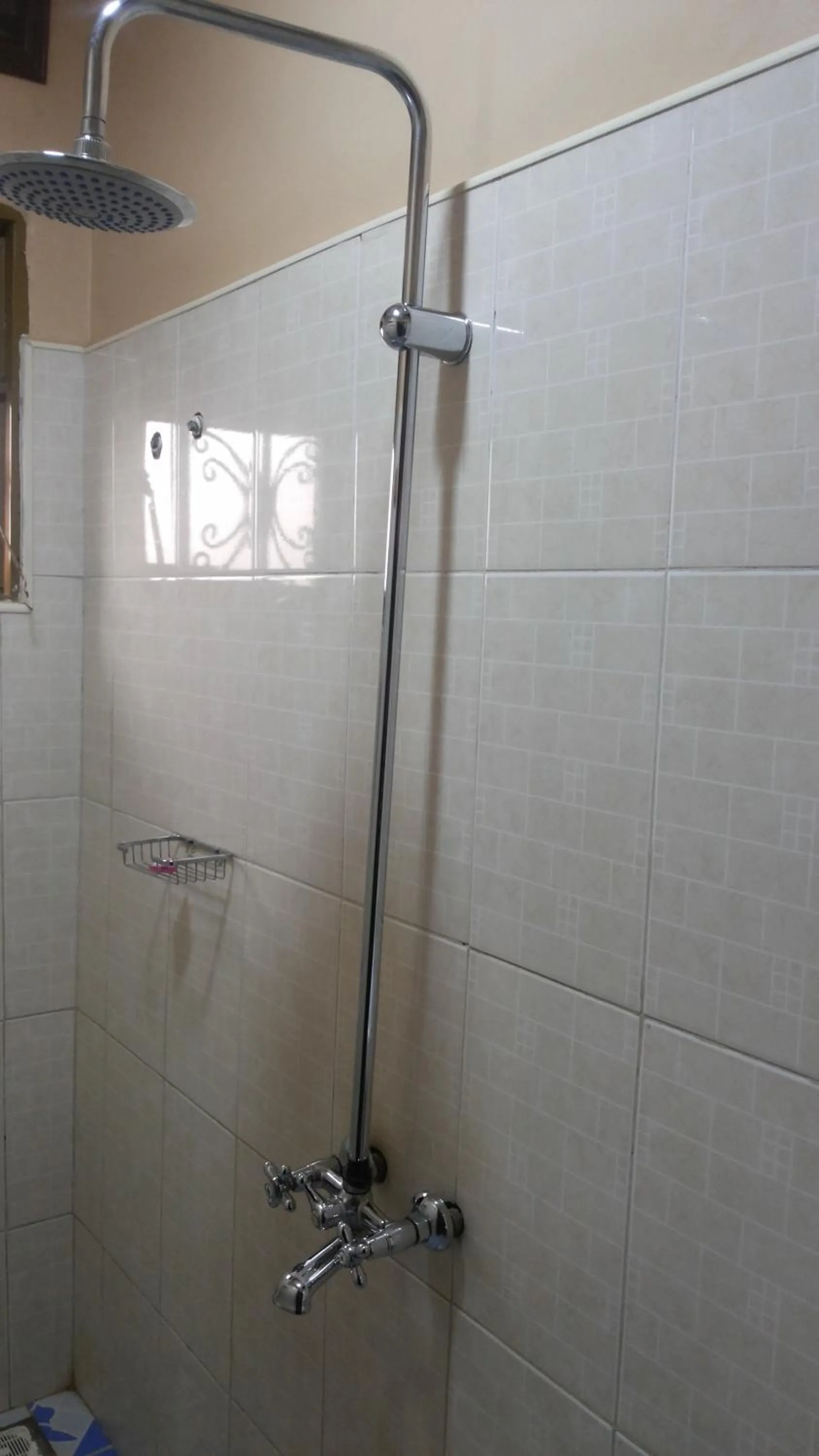 Shower in Rock Shadow Hotel