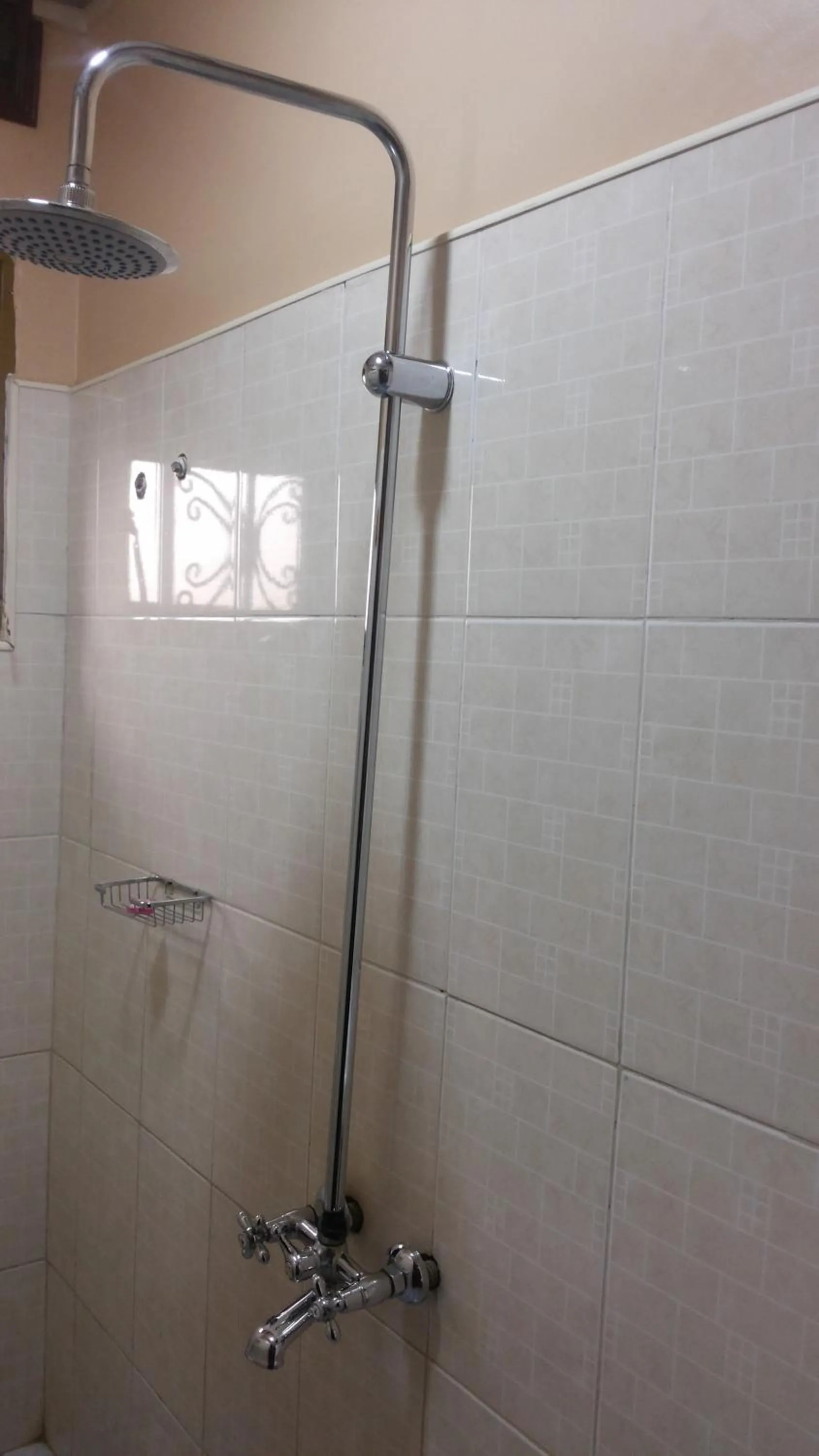 Shower in Rock Shadow Hotel