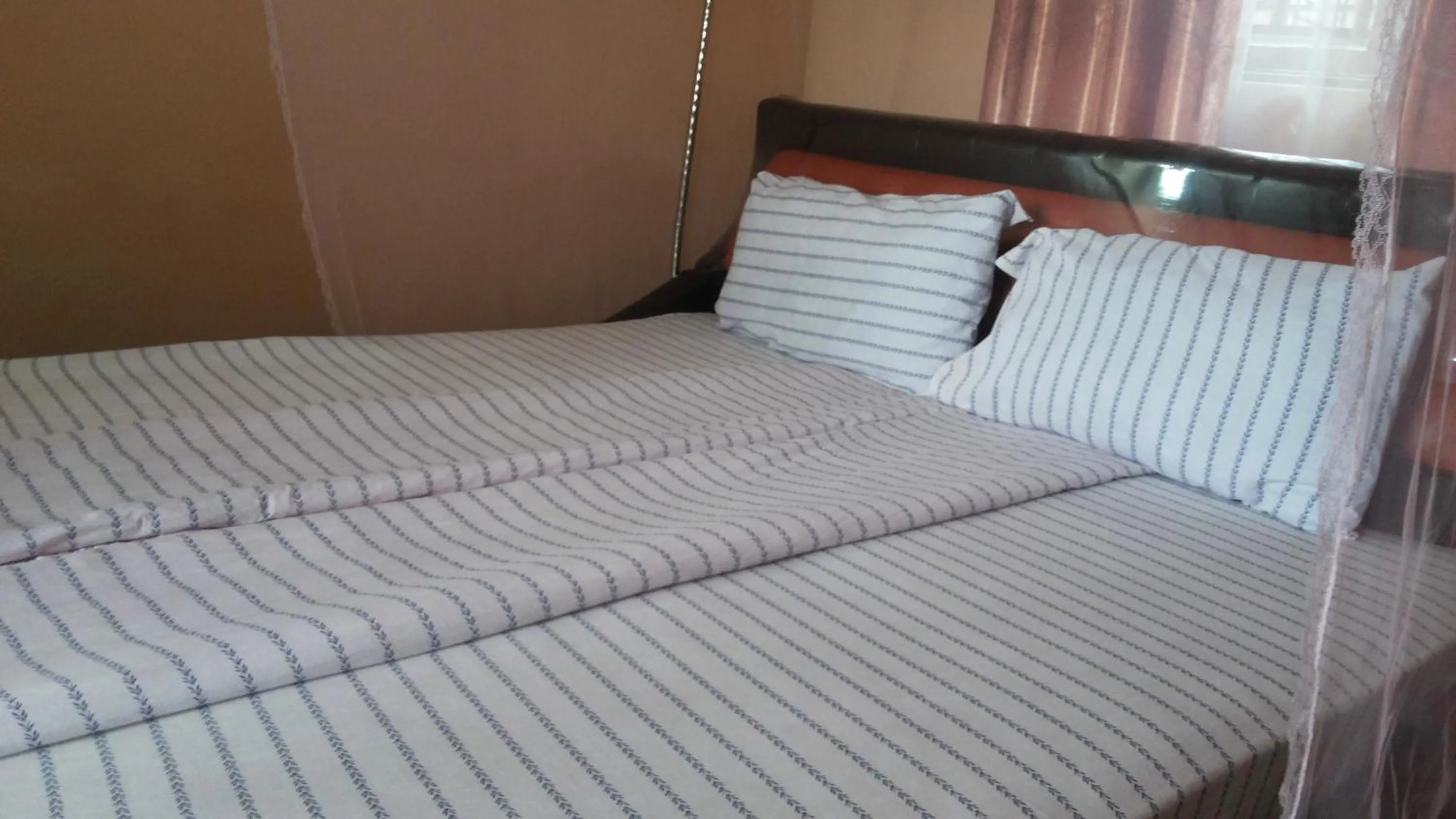 Bedroom, Bed in Rock Shadow Hotel