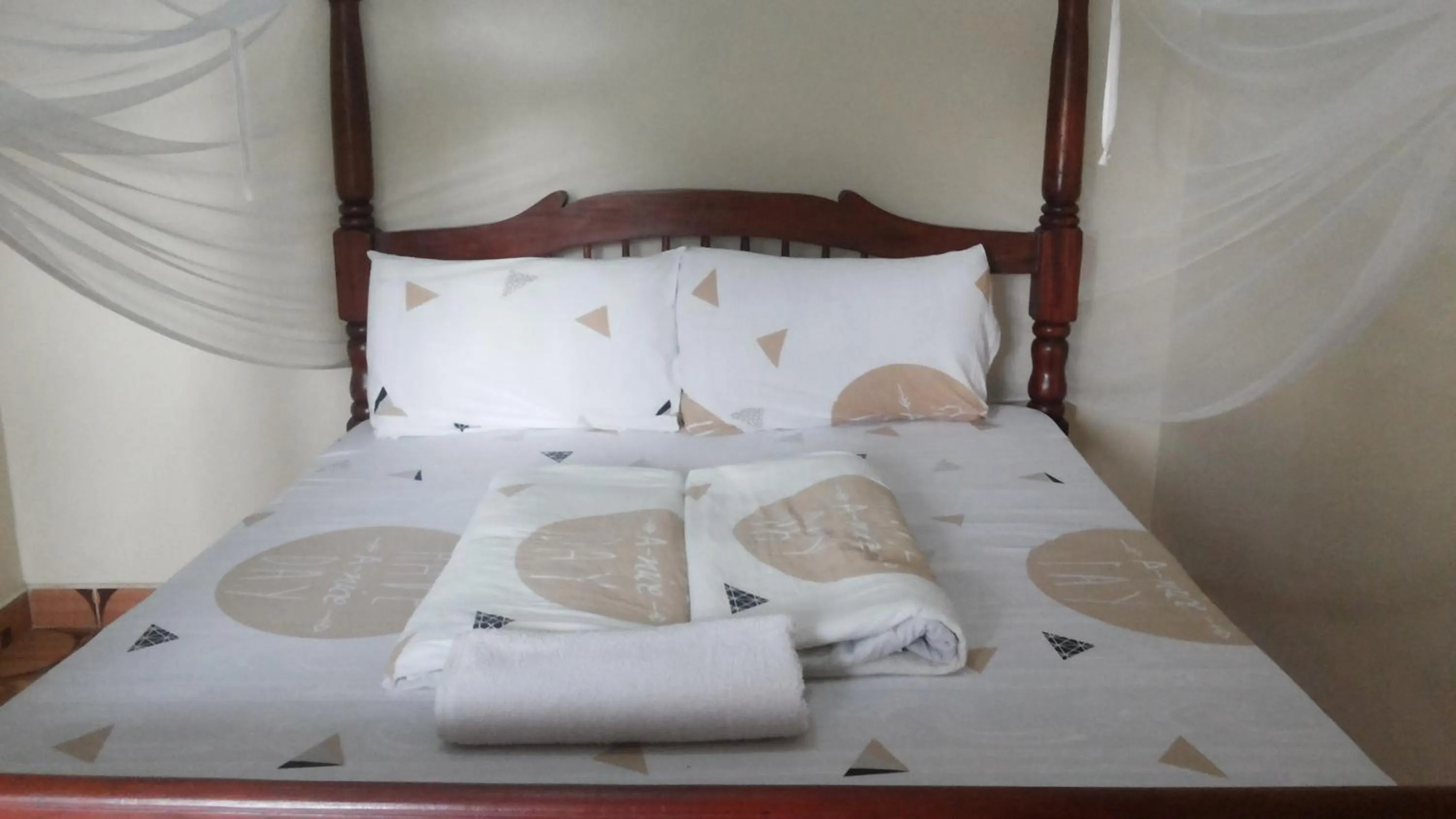 Bedroom, Bed in Rock Shadow Hotel