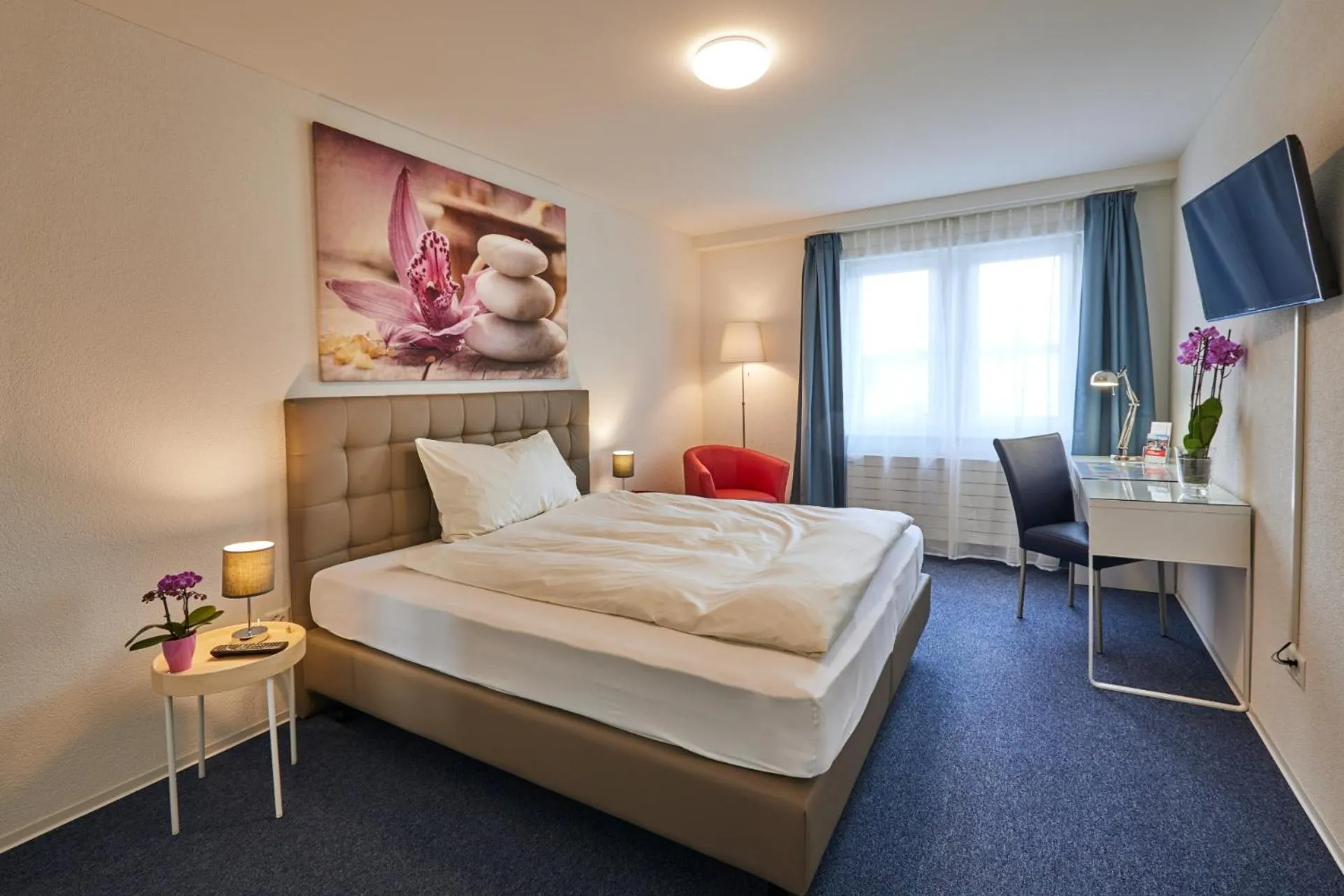 Photo of the whole room, Bed in Hotel Ambassador