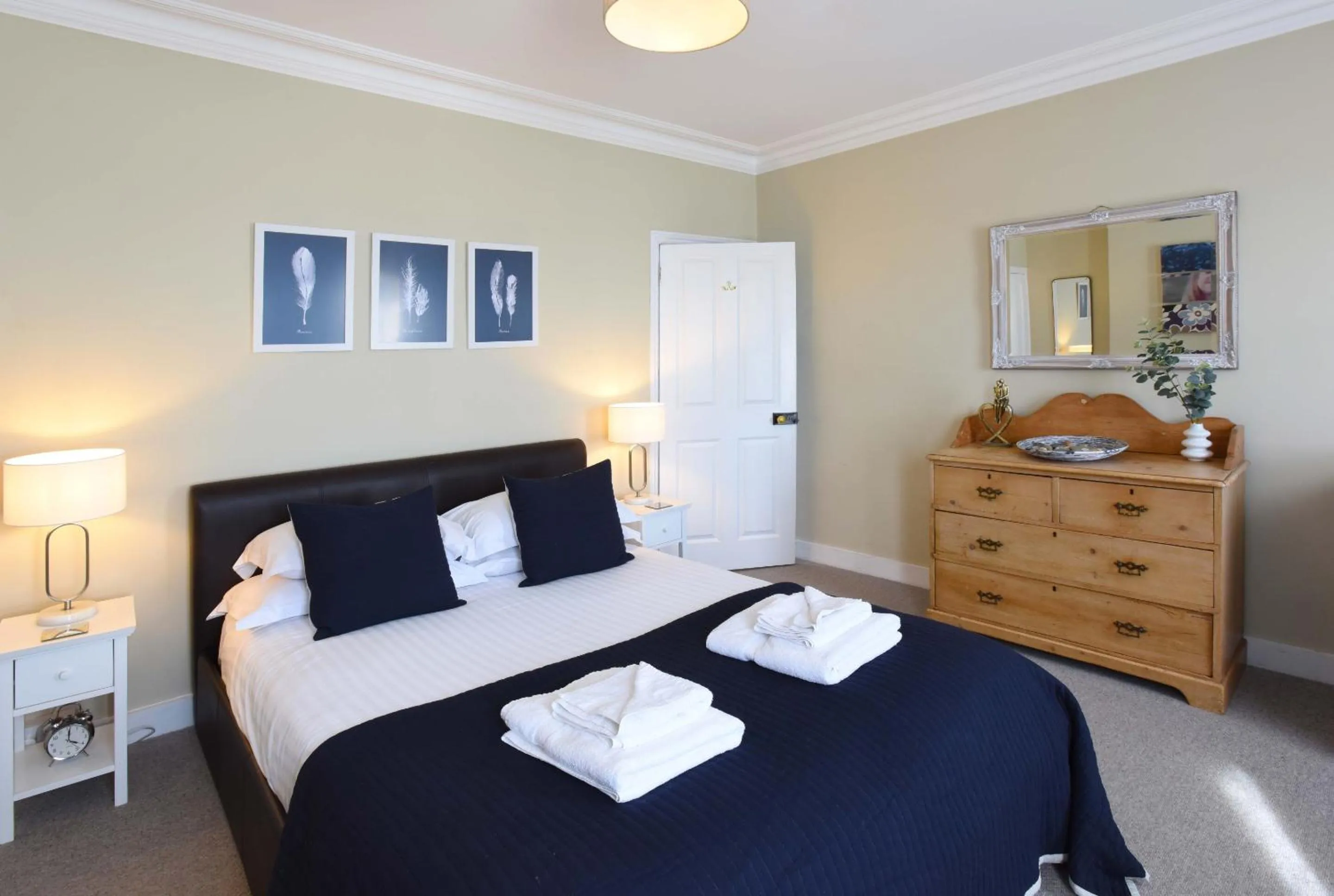 Bedroom, Bed in Style Meets Soul - Famous Art House Close To Centre - Free Parking