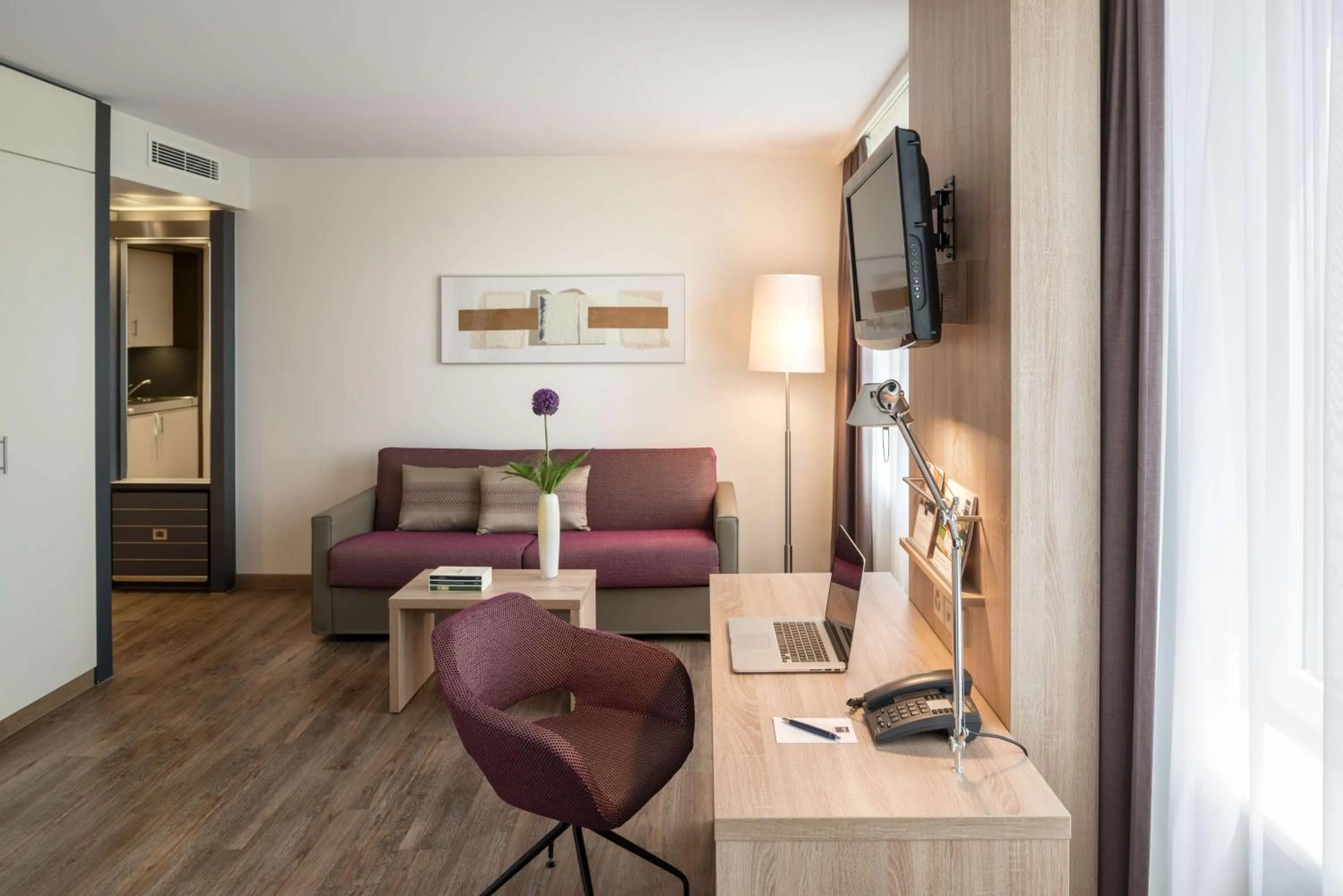 Photo of the whole room in Essential by Dorint Basel City