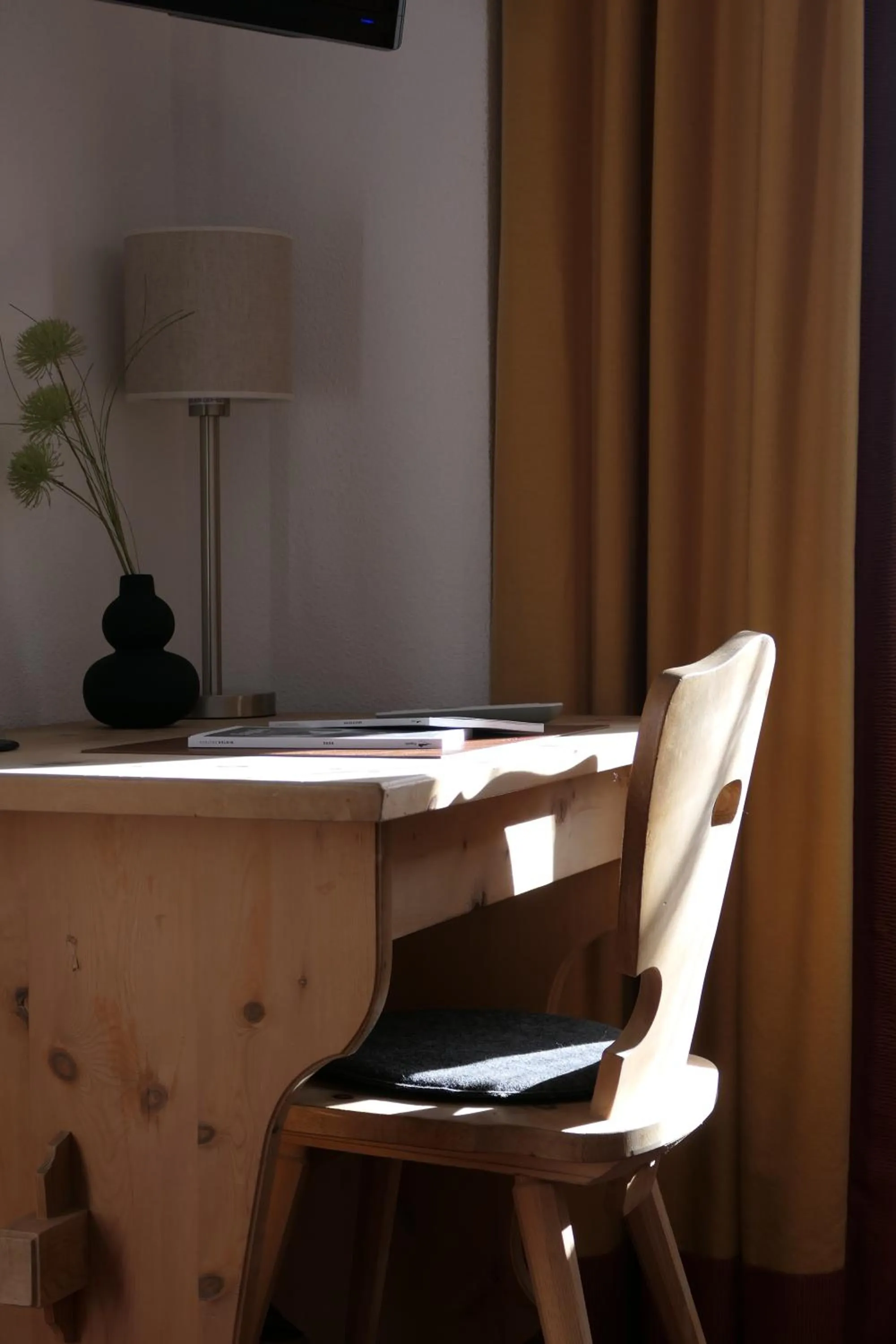 Photo of the whole room in Hotel Bernina