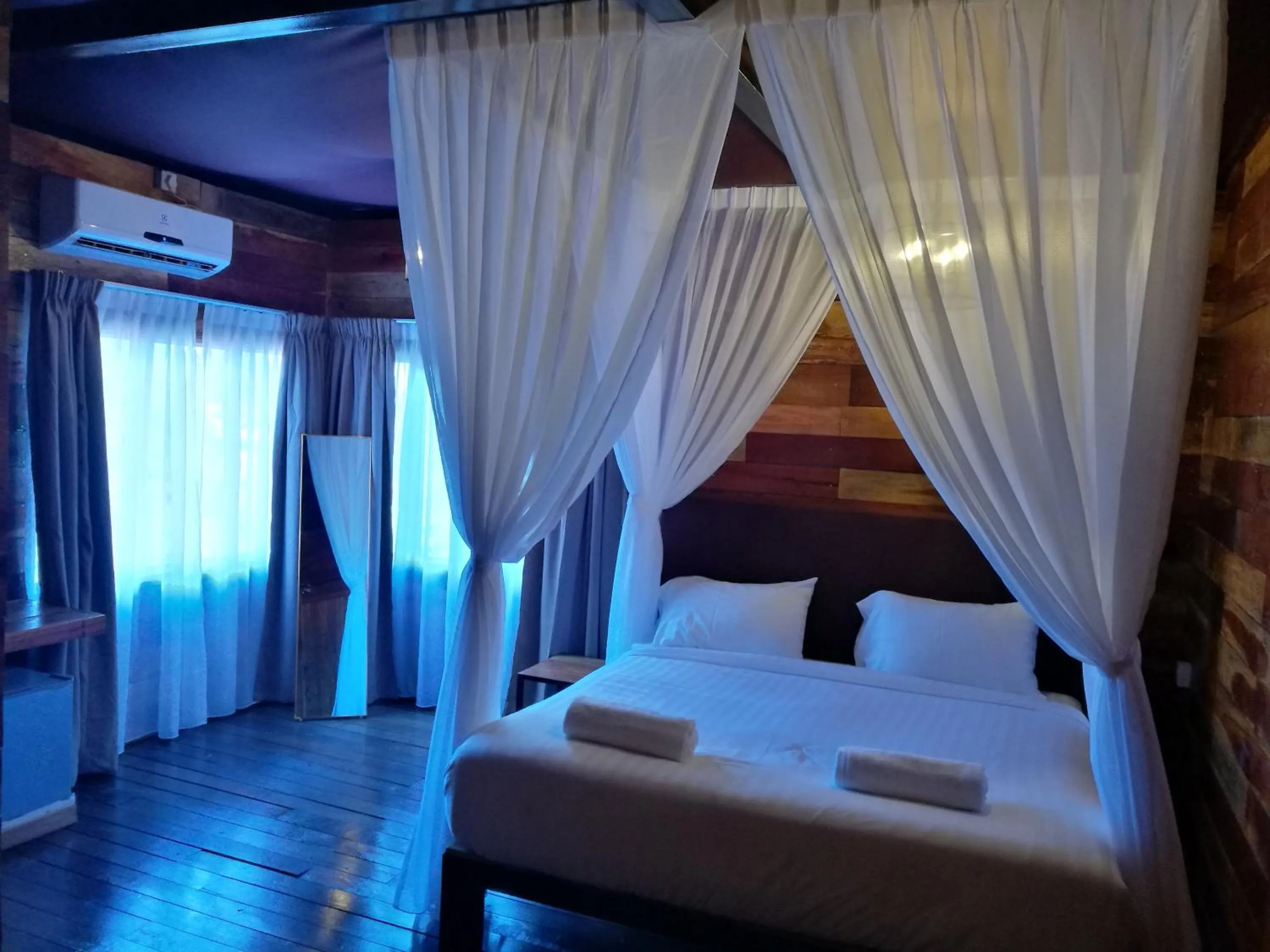 Bed in Utan Teluk Nipah