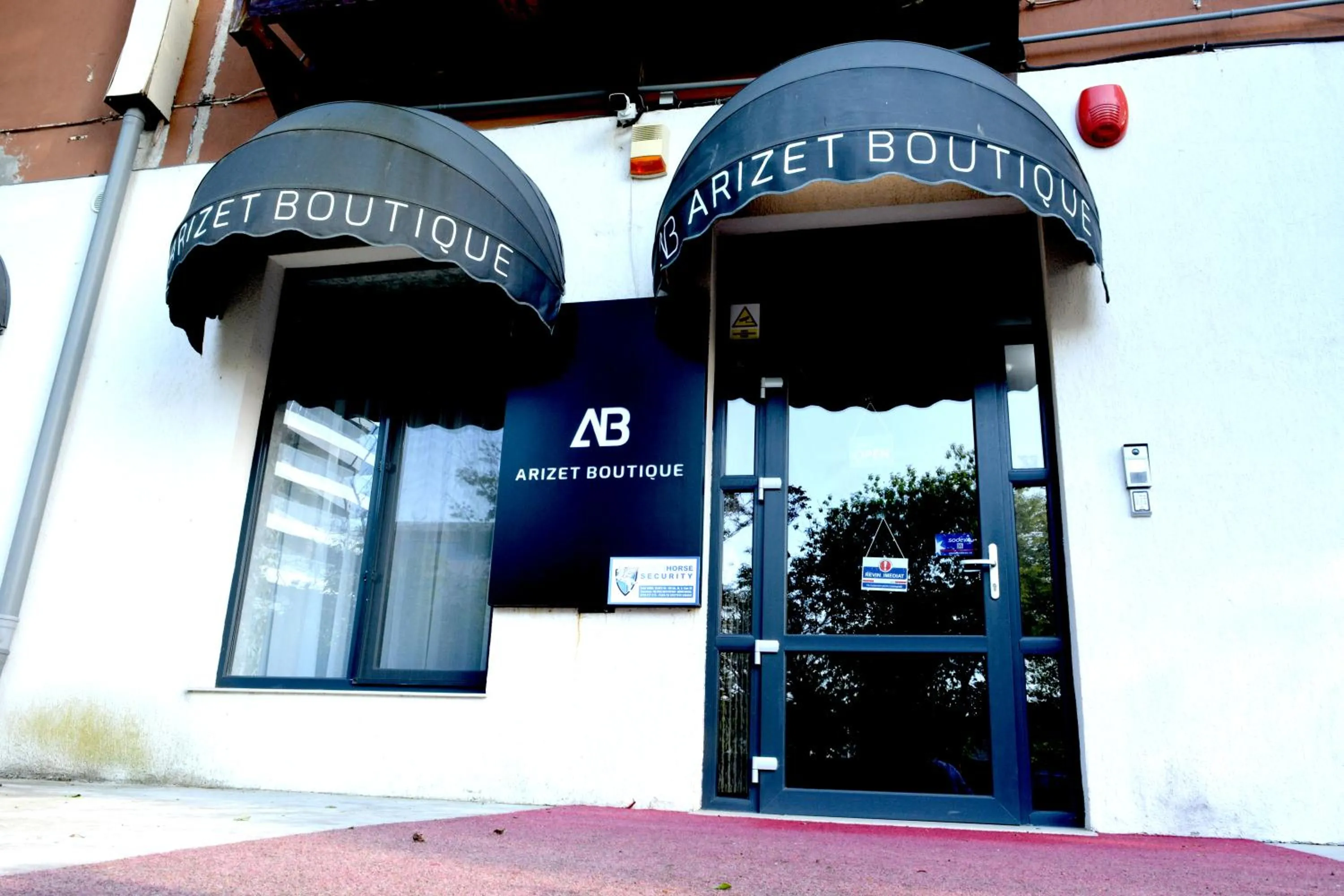 Property building in Arizet Boutique Mamaia