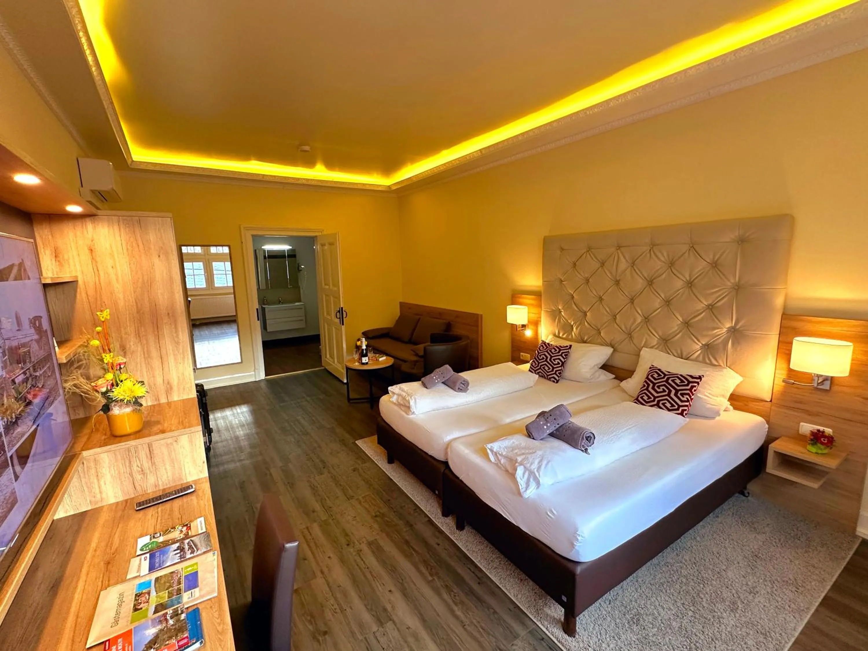 Photo of the whole room, Bed in Hotel am Markt Bacharach