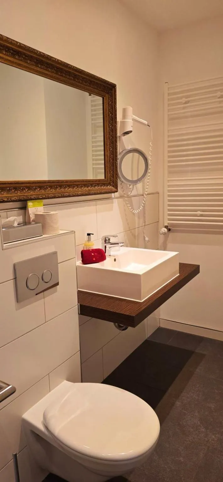 Bathroom in Hotel am Markt Bacharach