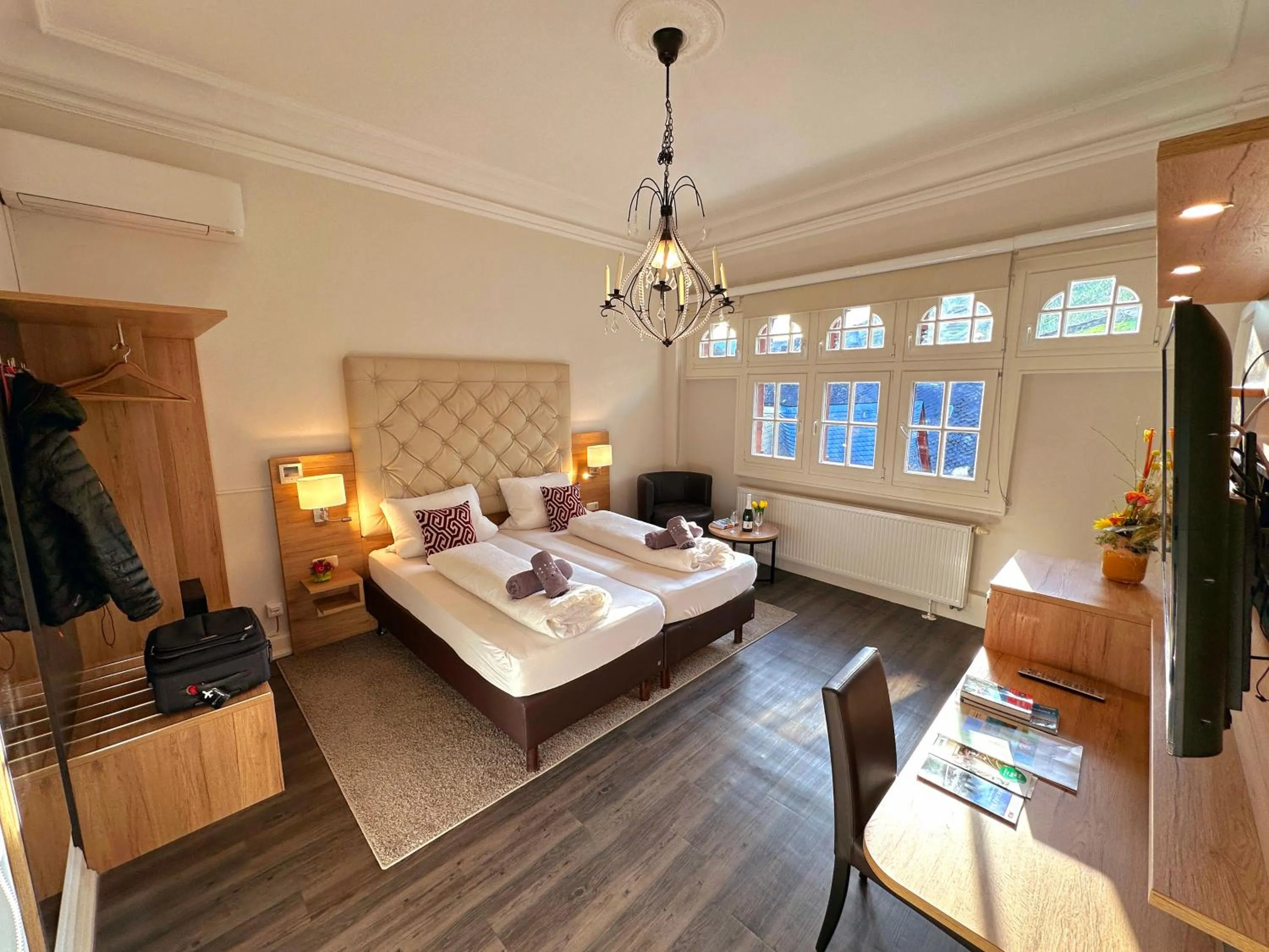 Photo of the whole room, Bed in Hotel am Markt Bacharach